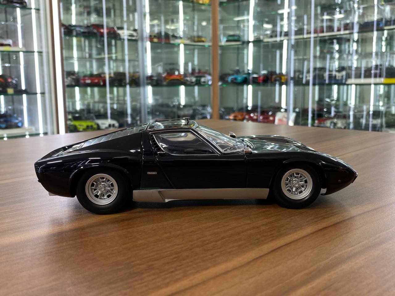 1/18 Diecast Full opening Kyosho Lamborghini MIURA P400 SV Black
