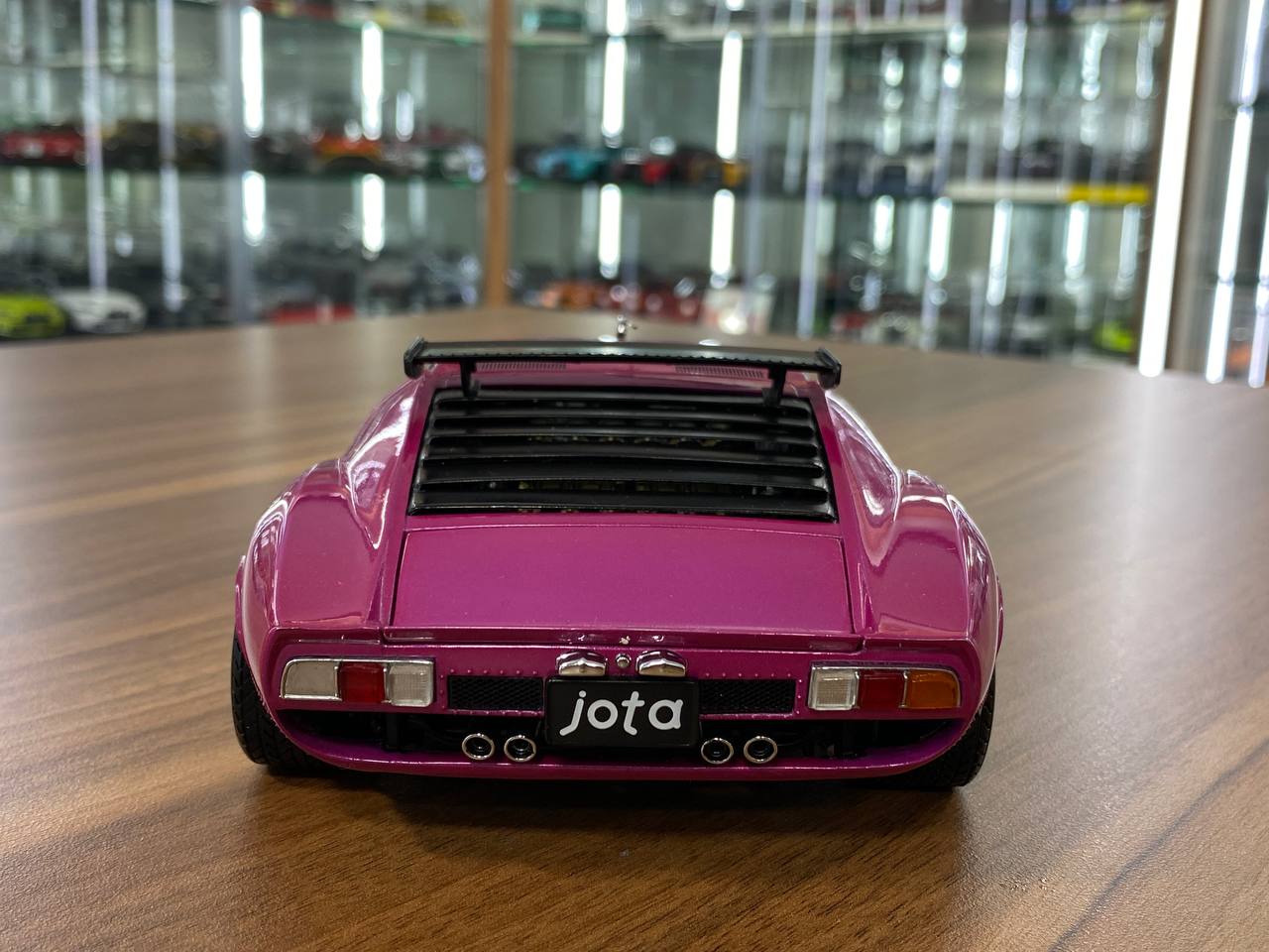 1/18 Diecast Full opening Kyosho Lamborghini JOTA SVR Pink