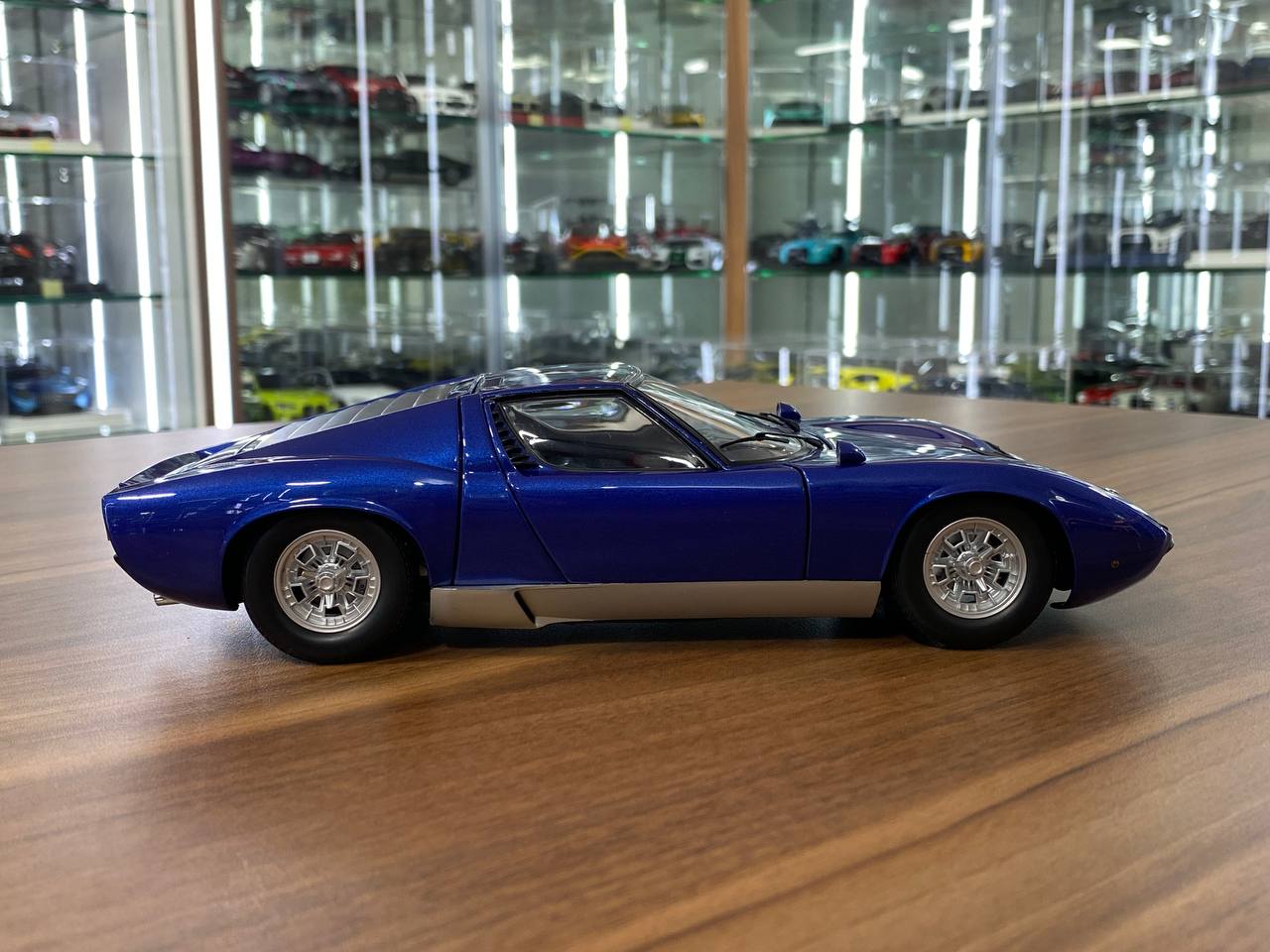 1/18 Diecast KYOSHO Lamborghini MIURA P400 Blue Metallic