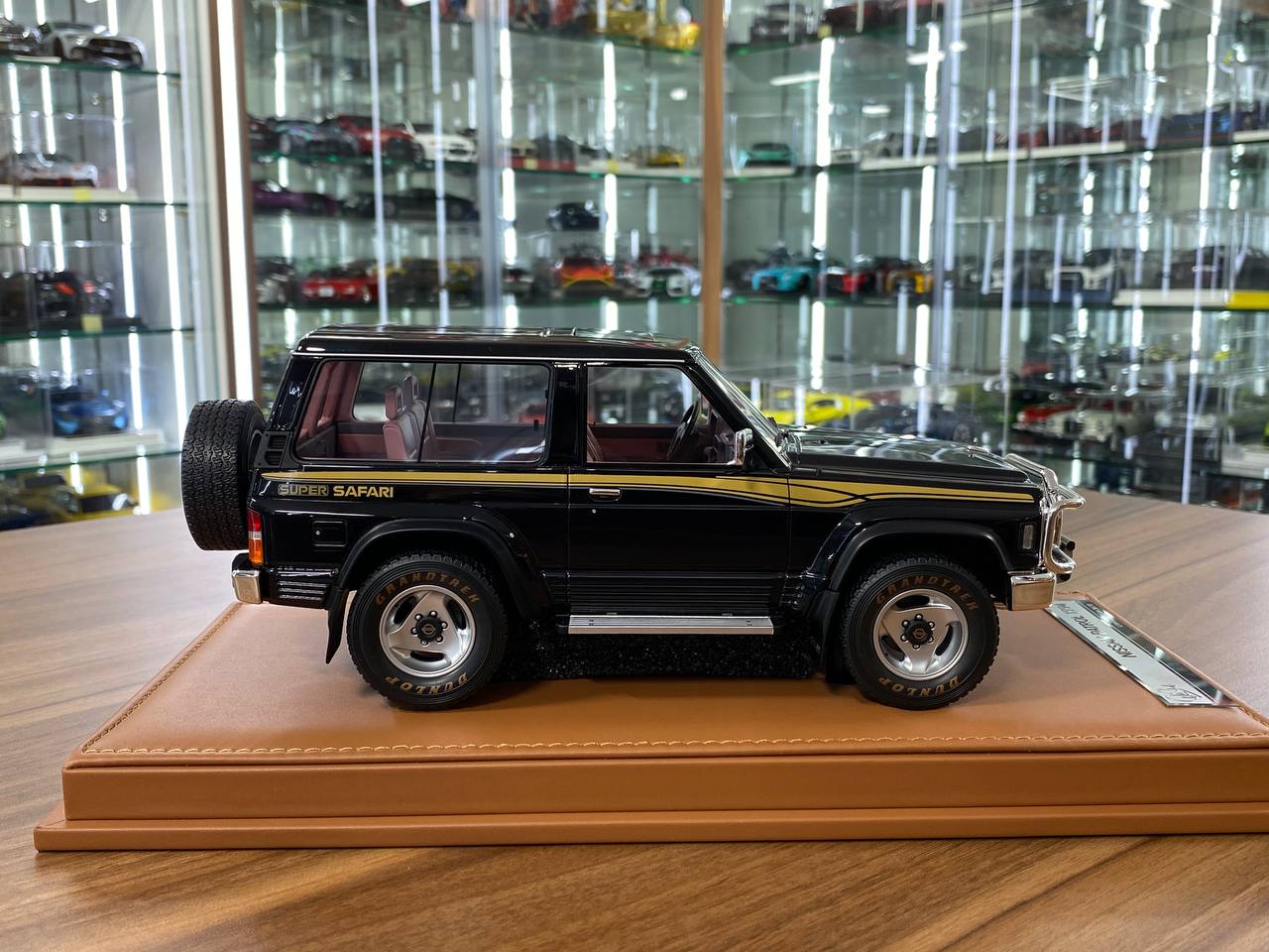1/18 resin Nissan PATROL Y60 1994 Black by Old School Models - Limited 70 pcs