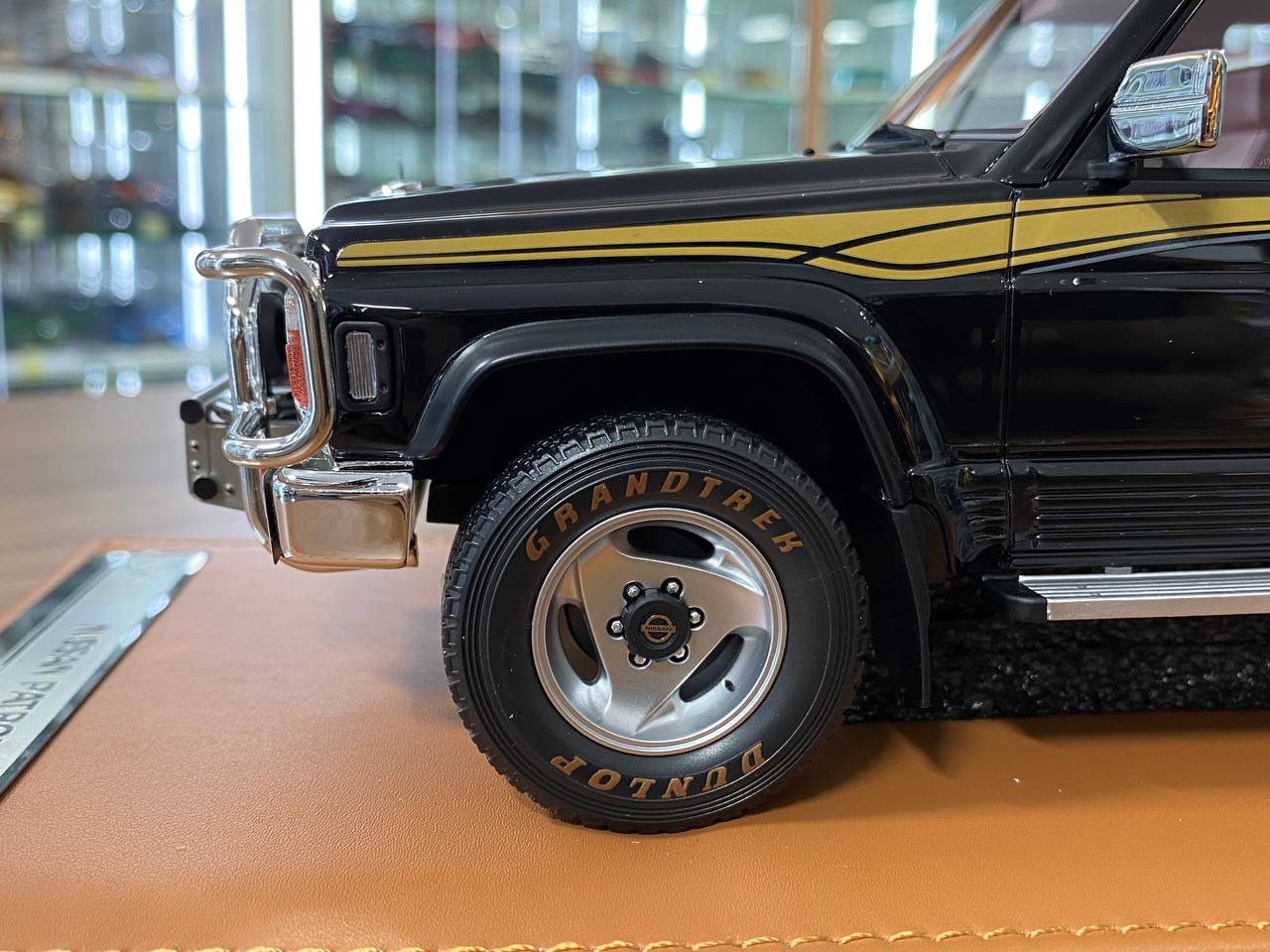 1/18 resin Nissan PATROL Y60 1994 Black by Old School Models - Limited 70 pcs