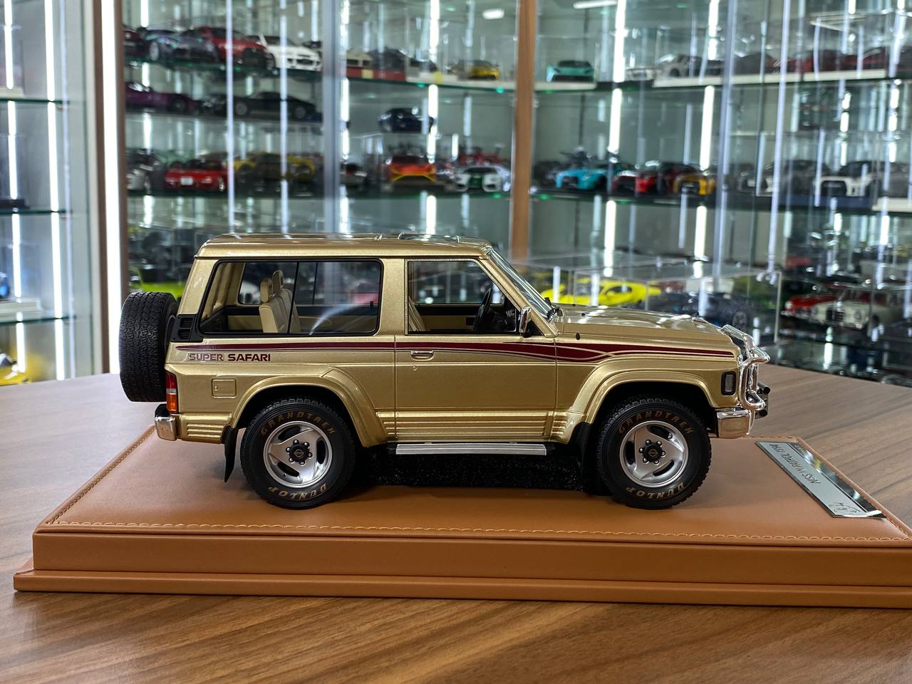 1/18 resin Nissan PATROL Y60 1994  Light Gold by Old School Models - Limited 70 pcs