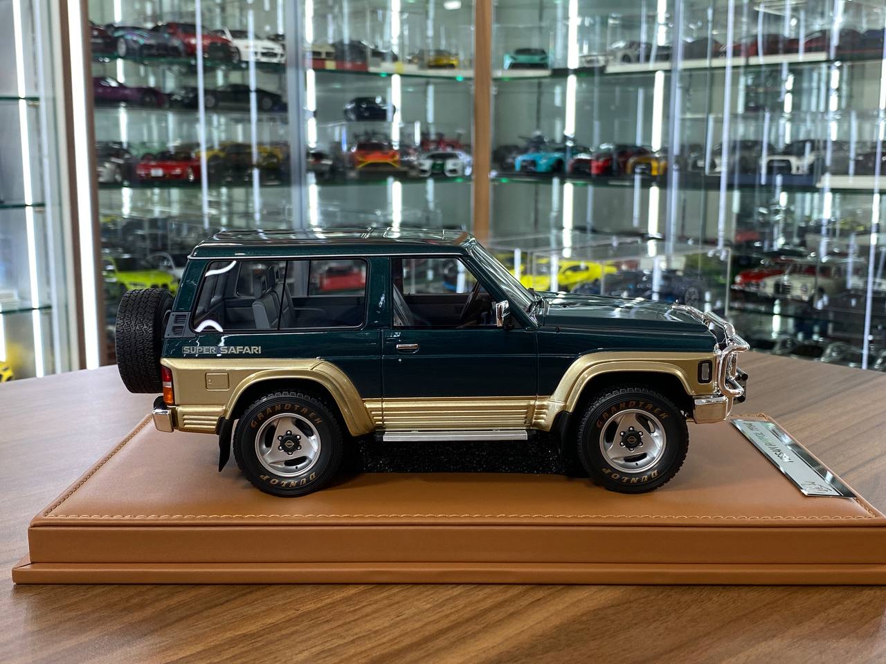 1/18 resin Nissan PATROL Y60 1994 Dark Green / Gold by Old School Models - Limited 70 pcs