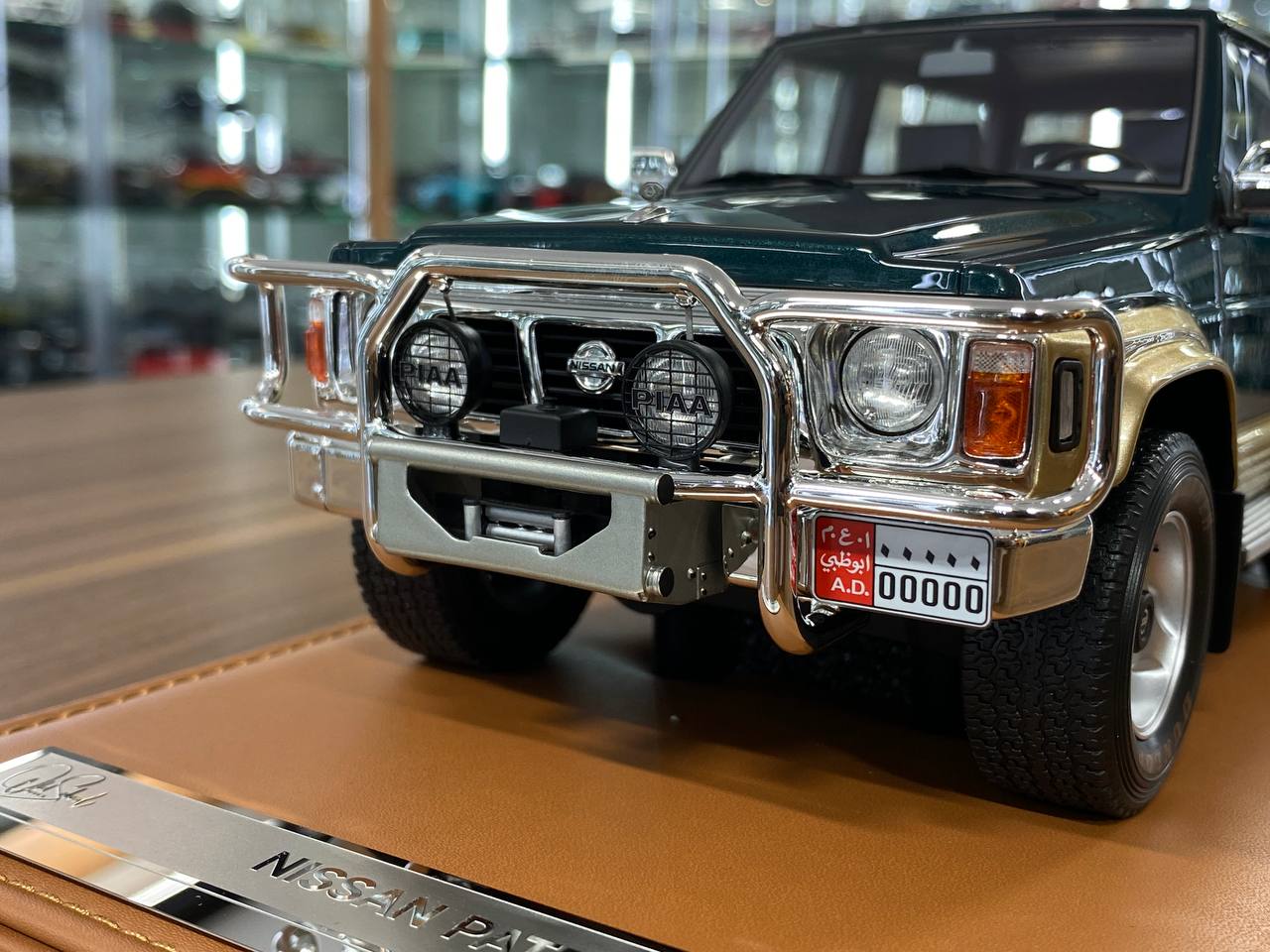 1/18 resin Nissan PATROL Y60 1994 Dark Green / Gold by Old School Models - Limited 70 pcs