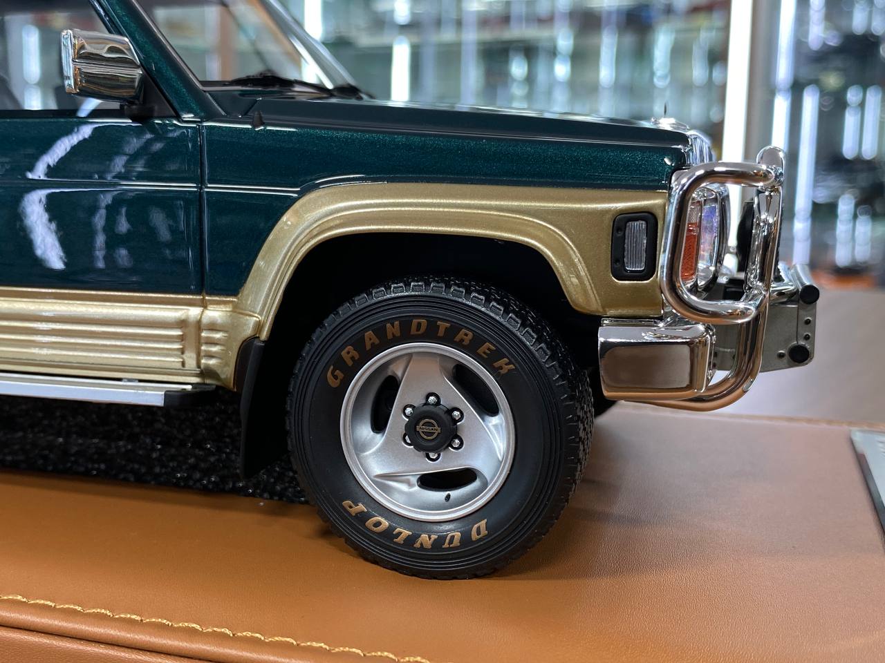 1/18 resin Nissan PATROL Y60 1994 Dark Green / Gold by Old School Models - Limited 70 pcs