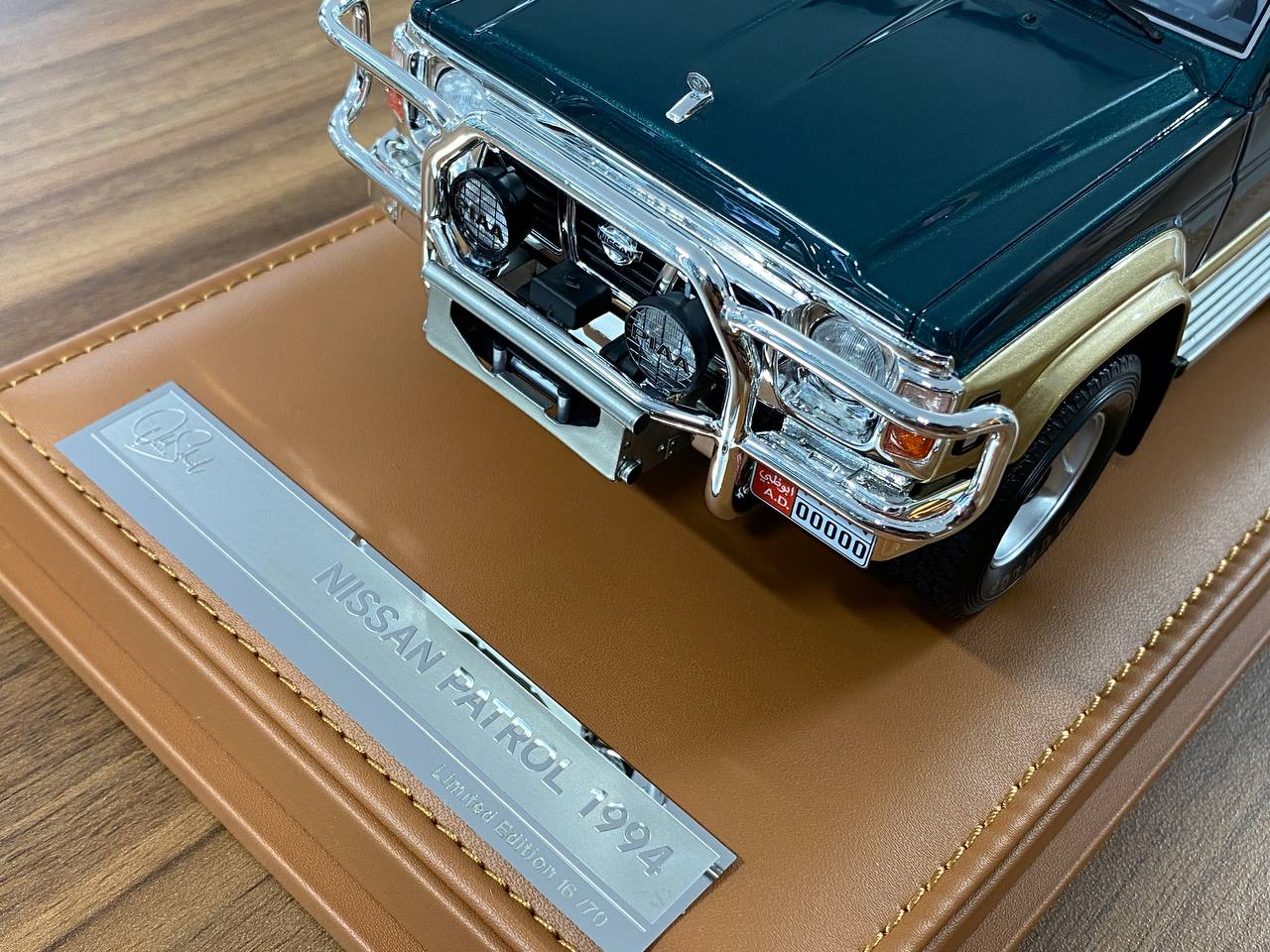 1/18 resin Nissan PATROL Y60 1994 Dark Green / Gold by Old School Models - Limited 70 pcs