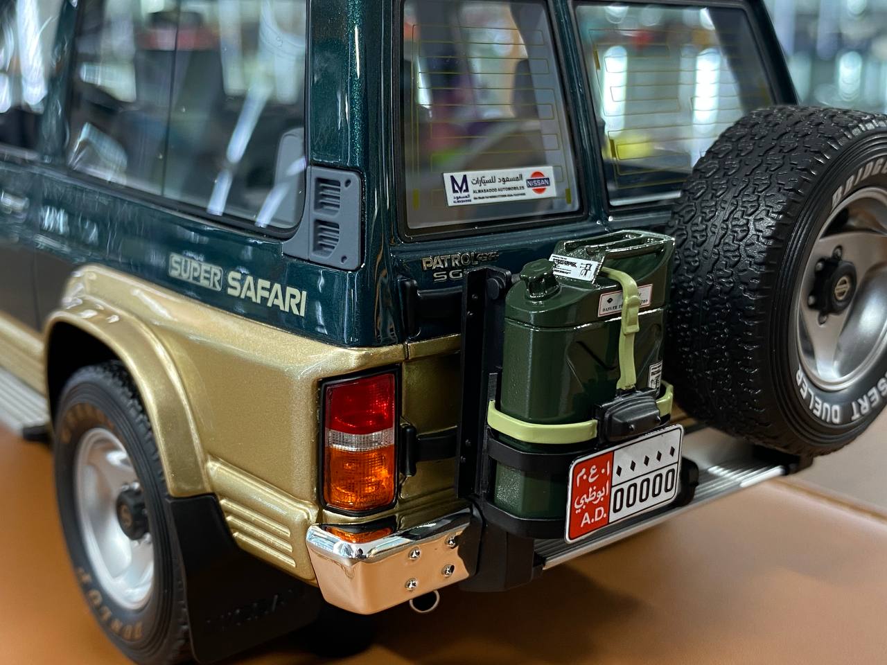 1/18 resin Nissan PATROL Y60 1994 Dark Green / Gold by Old School Models - Limited 70 pcs