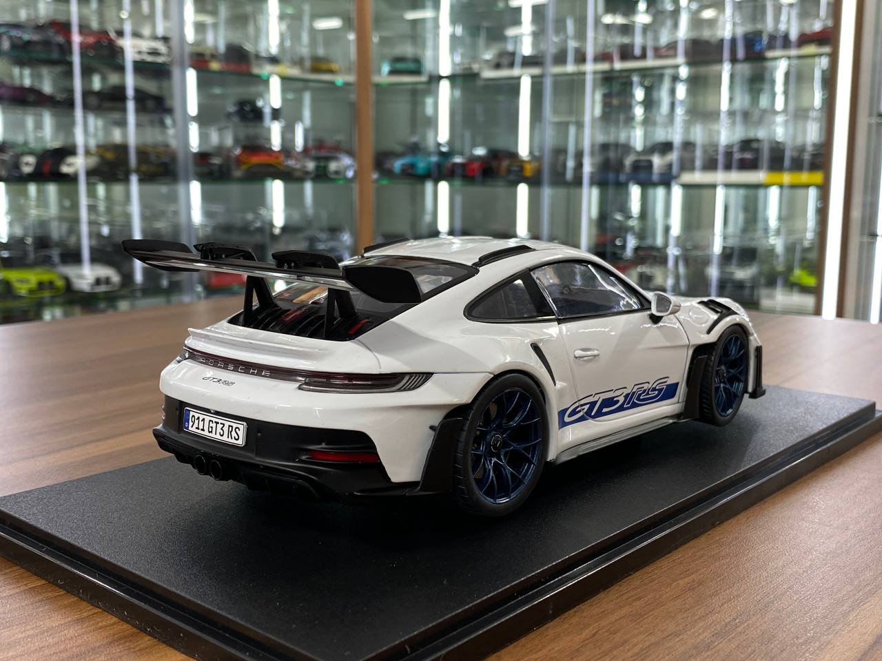 1/18 Diecast Porsche 911 (992) GT3 RS 2024 in White / blue by Solido