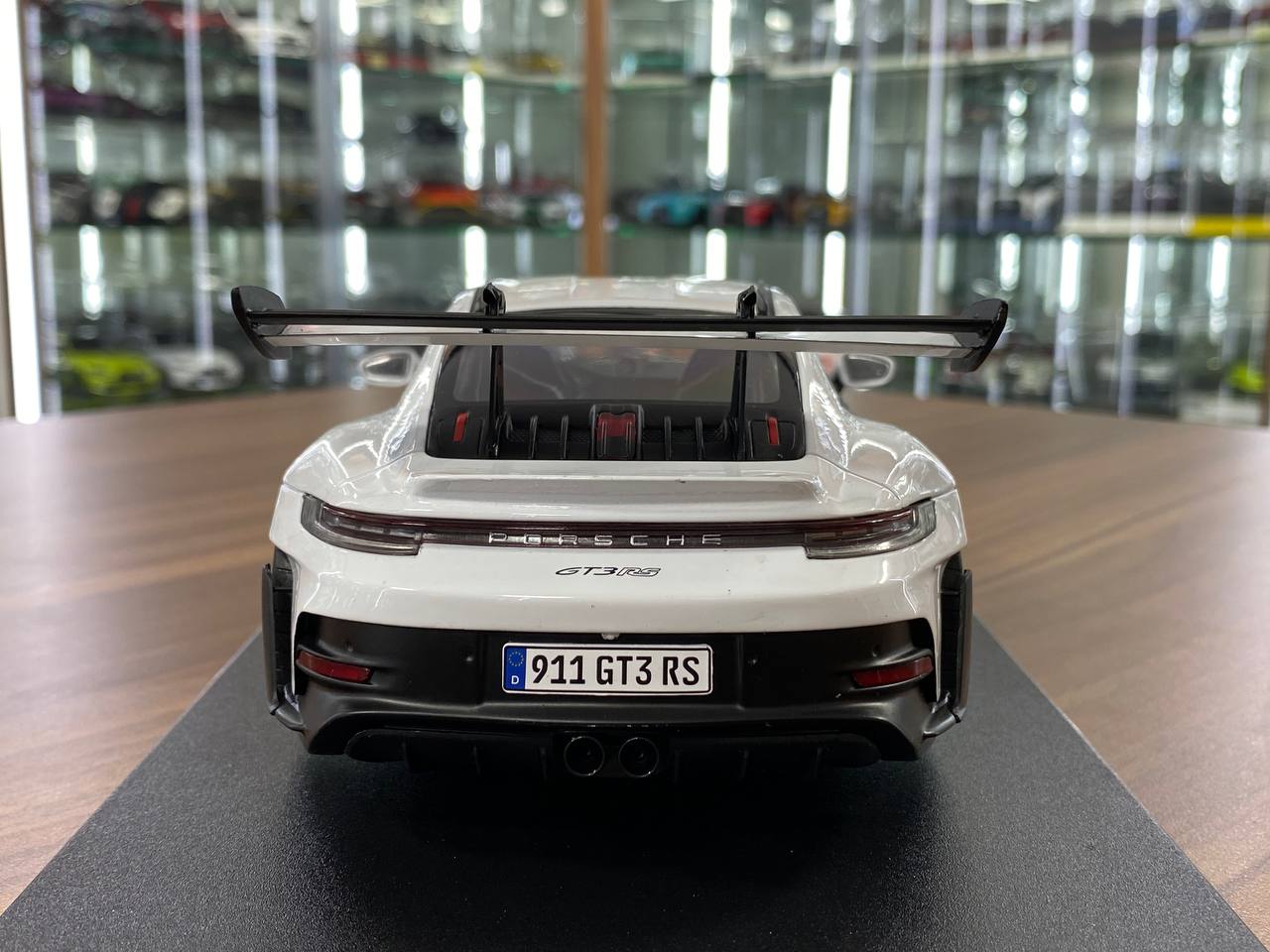 1/18 Diecast Porsche 911 (992) GT3 RS 2024 in White / blue by Solido