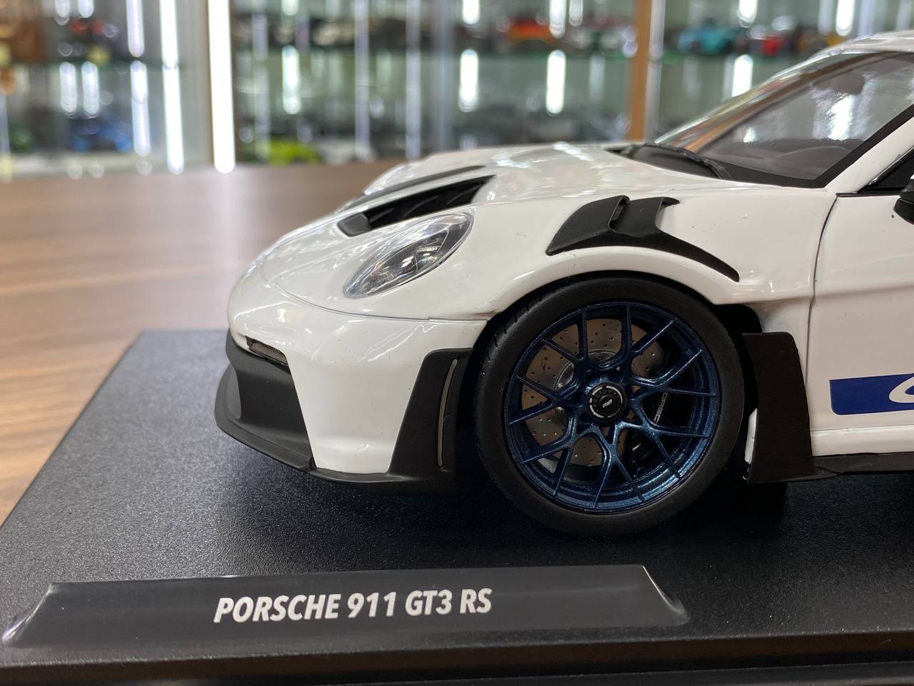 1/18 Diecast Porsche 911 (992) GT3 RS 2024 in White / blue by Solido
