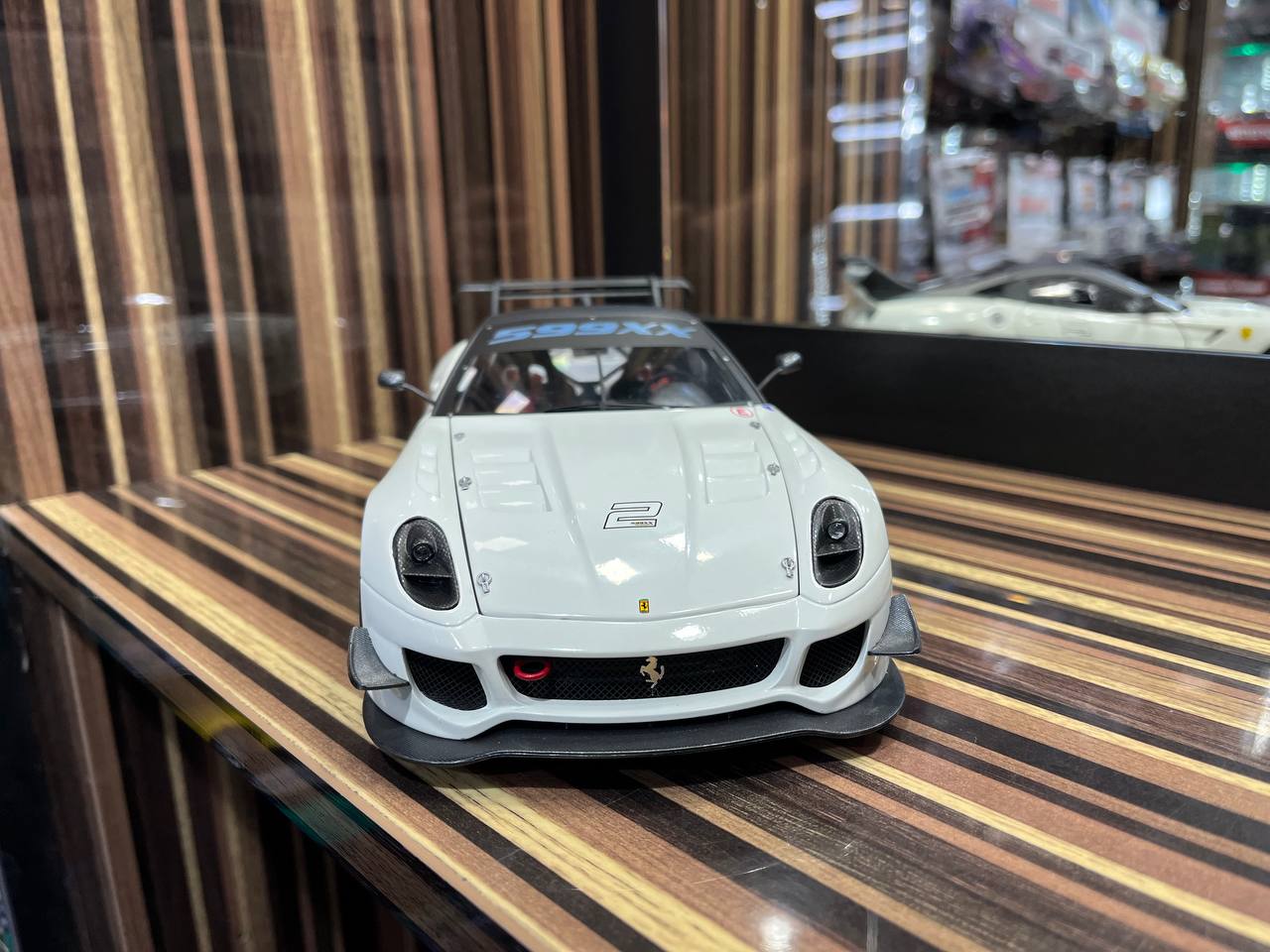 Hot Wheels Elite Ferrari 599XX Evo - 1/18 Diecast Model, All Opening - White/Black