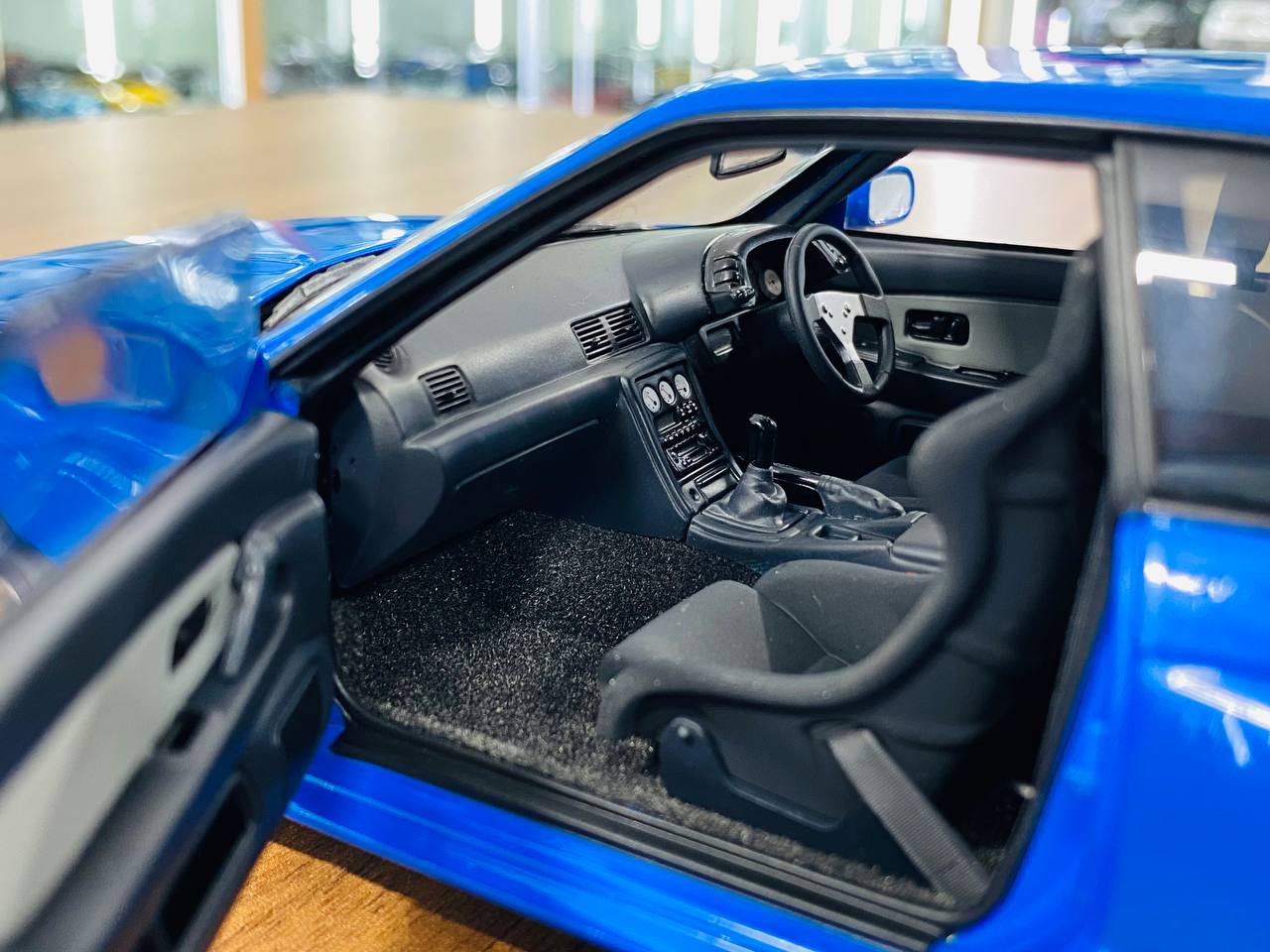 1/18 Diecast Model AutoArt Nissan Skyline GT-R R32 V-SPEC II - Blue