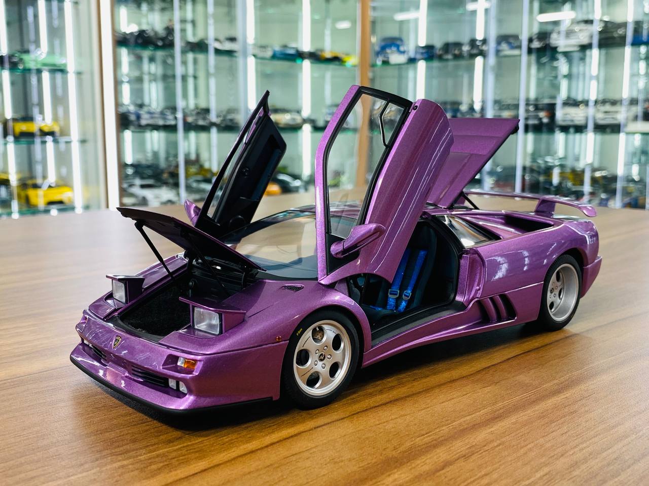 1/18 Diecast AUTOart Lamborghini Diablo SE30 in Purple