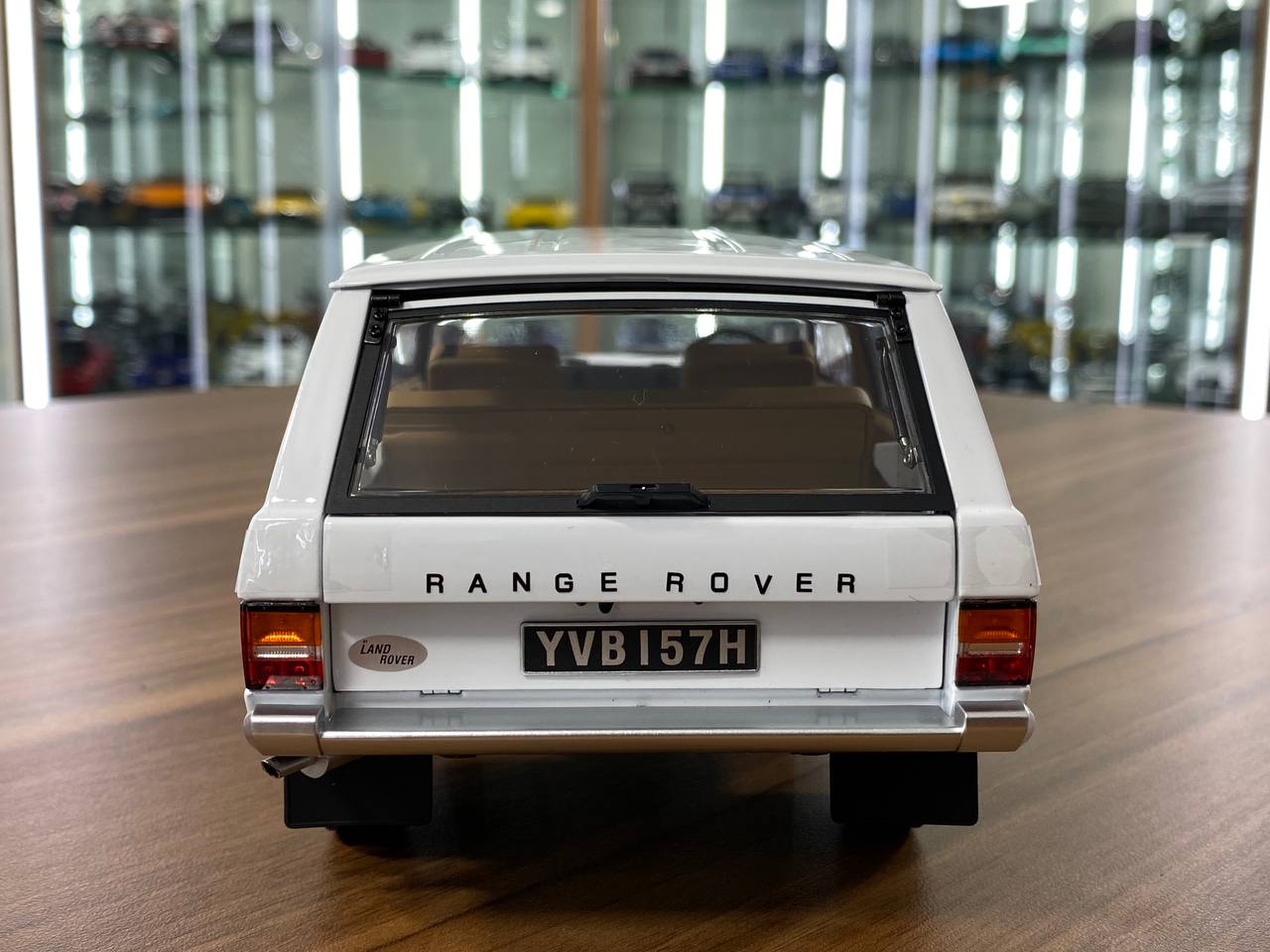 1/18 Diecast Land Rover Range Rover 1970 white Almost Real Scale Model Car
