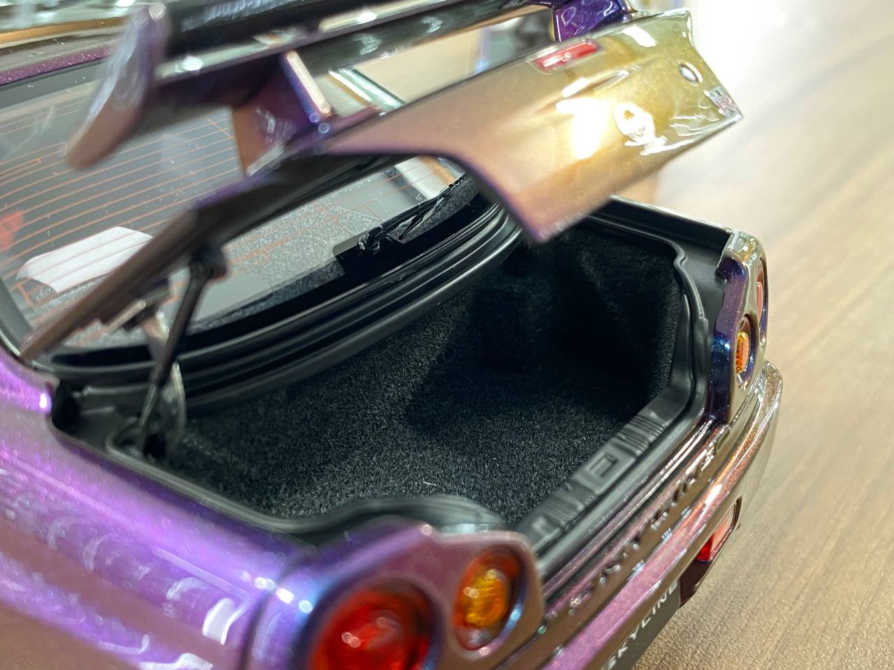 1/18 Metal Diecast Full Opening – MotorHelix Nissan Skyline GT-R R34 Nismo CRS