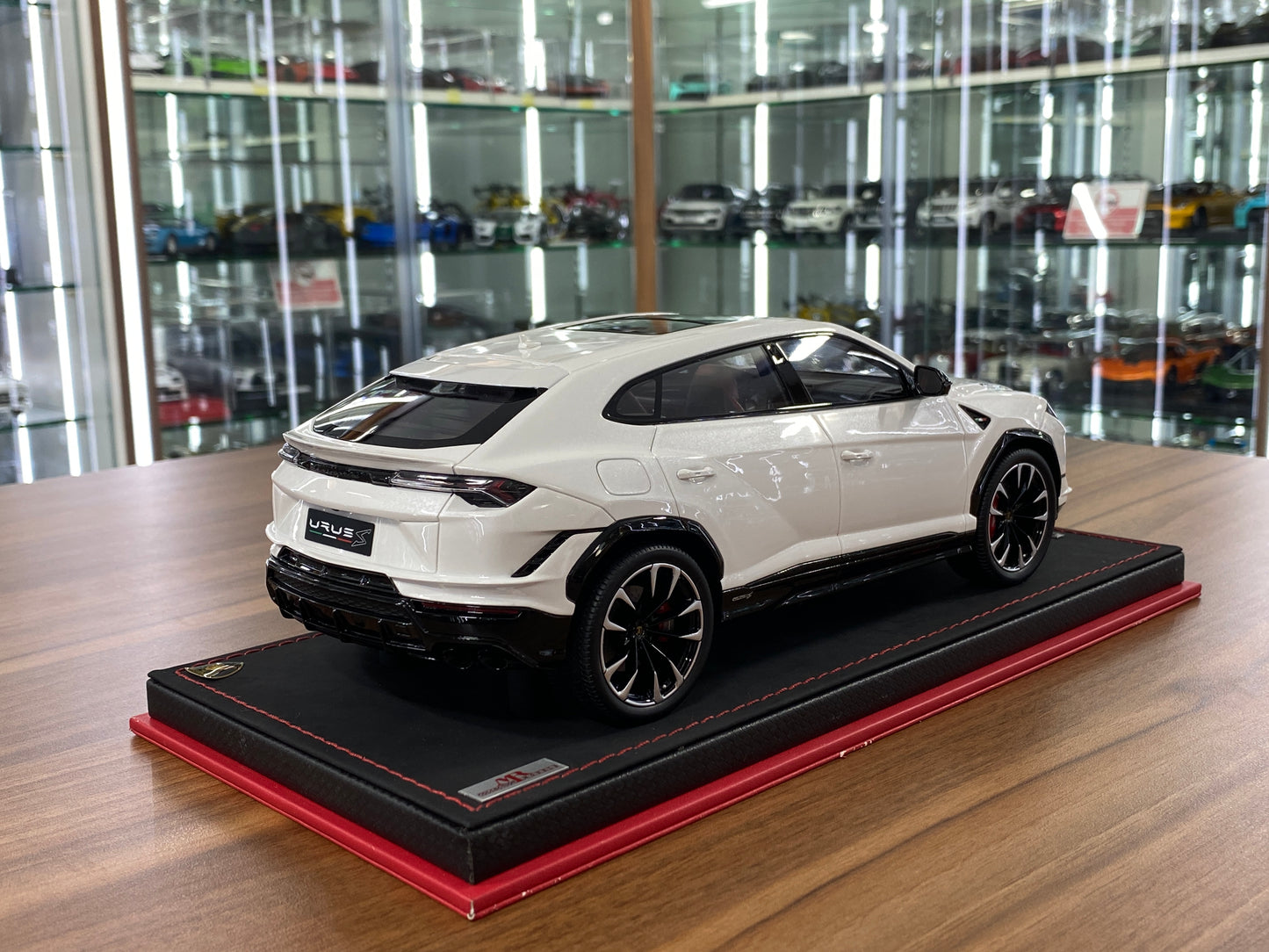 1/18 MR Collection Models Lamborghini URUS S Resin Model - Balloon White | Limited Edition