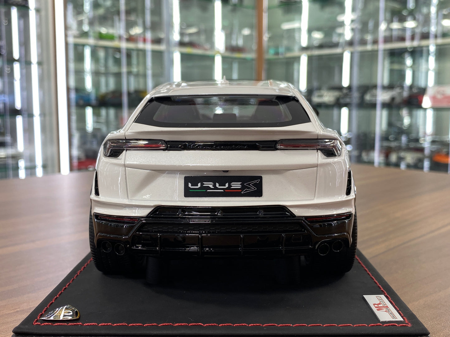 1/18 MR Collection Models Lamborghini URUS S Resin Model - Balloon White | Limited Edition