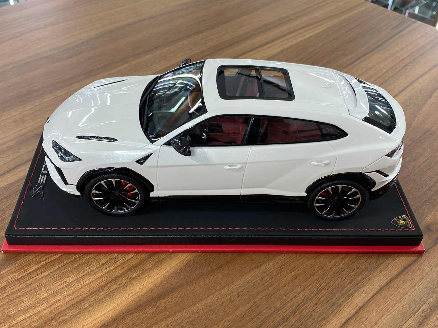 1/18 MR Collection Models Lamborghini URUS S Resin Model - Balloon White | Limited Edition