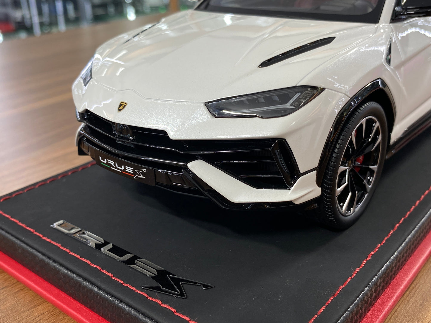 1/18 MR Collection Models Lamborghini URUS S Resin Model - Balloon White | Limited Edition
