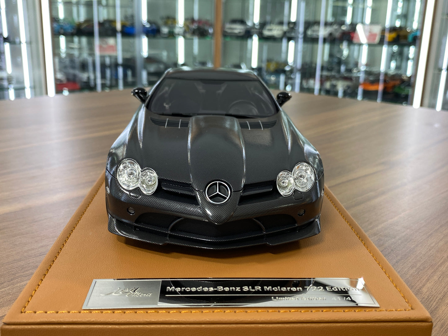 1/18 Resin IVY Models - Mercedes-Benz SLR McLaren 722 in Striking Full Carbon
