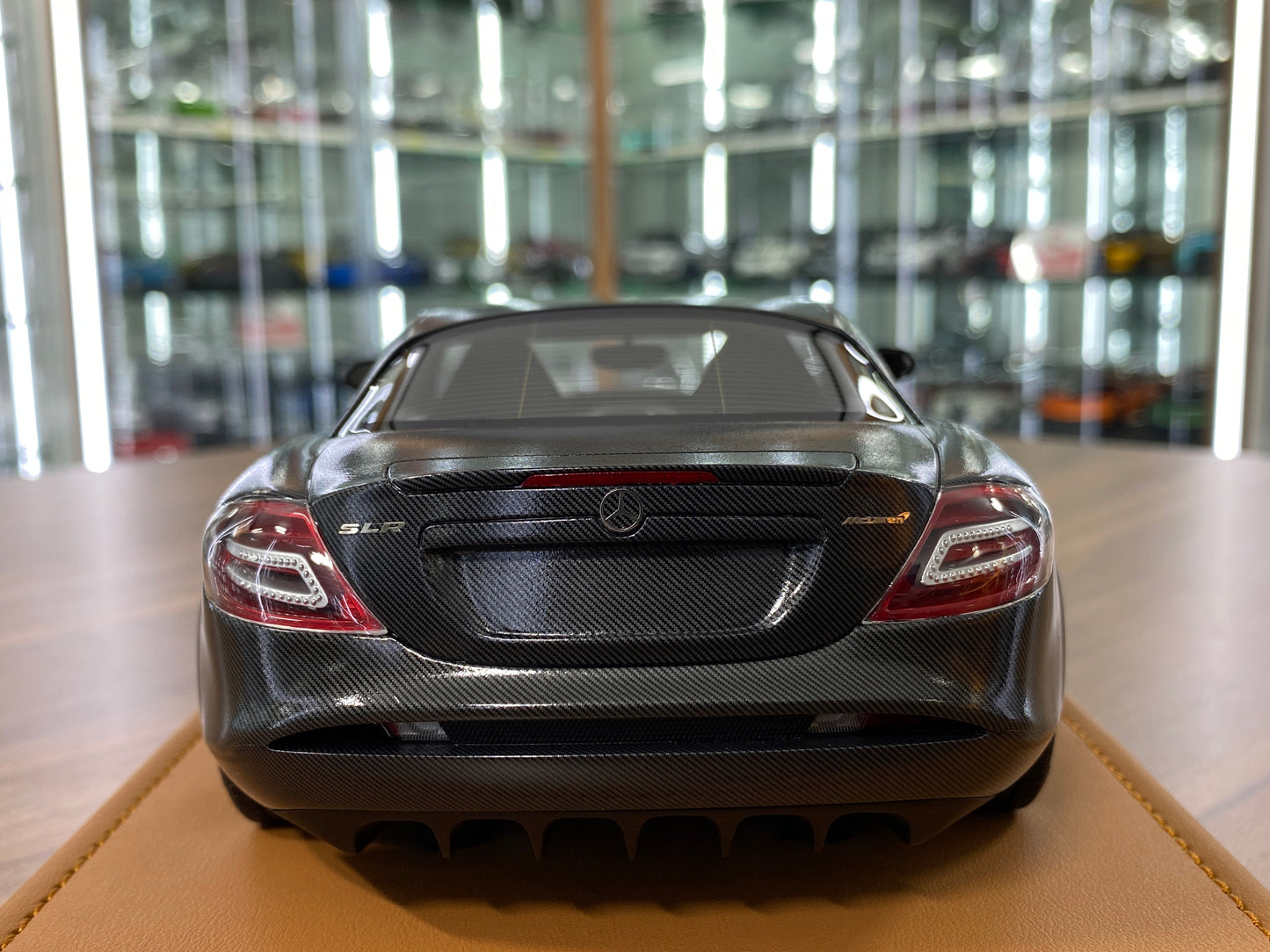 1/18 Resin IVY Models - Mercedes-Benz SLR McLaren 722 in Striking Full Carbon