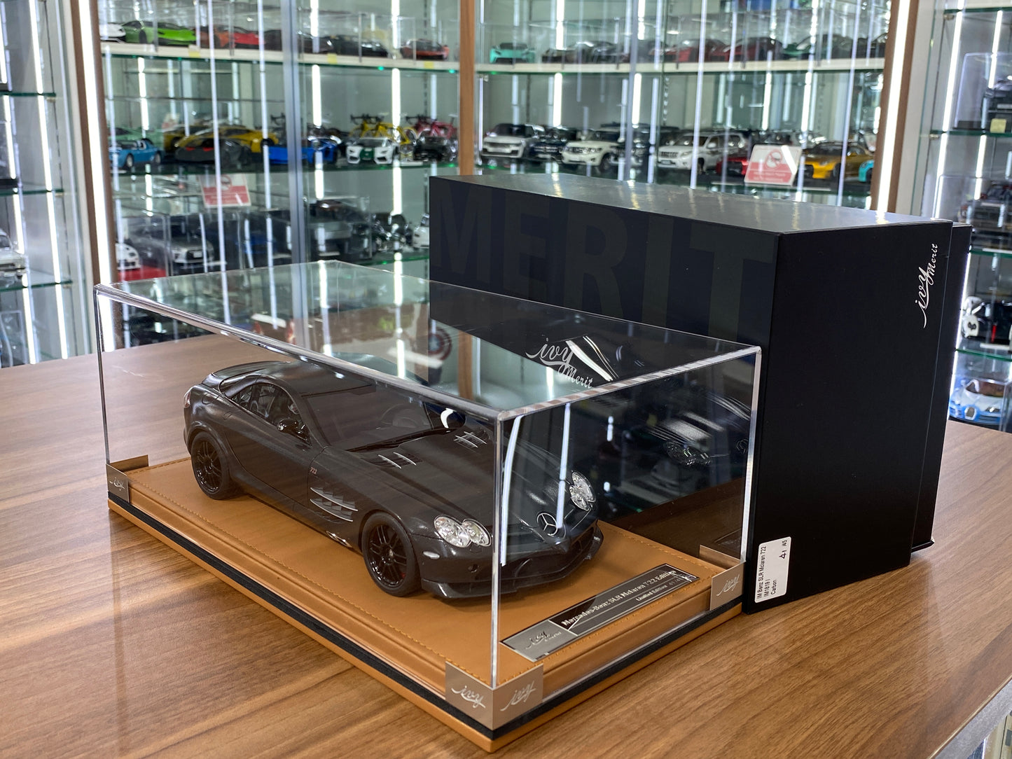 1/18 Resin IVY Models - Mercedes-Benz SLR McLaren 722 in Striking Full Carbon