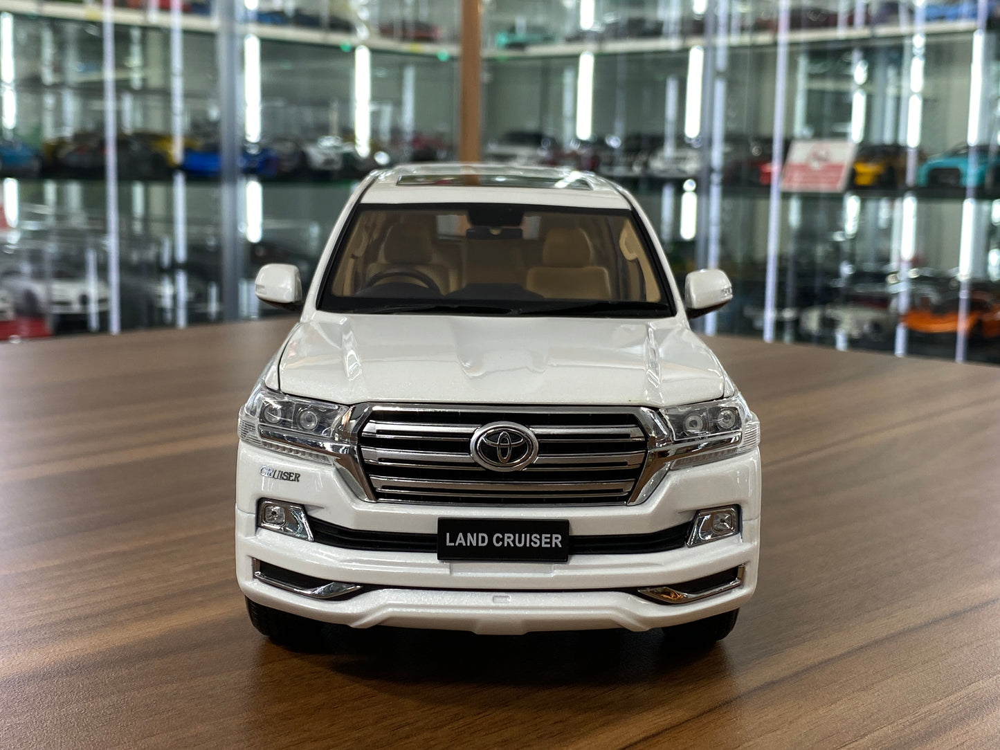 1/18 Diecast Toyota Land Cruiser 200 White KengFai Scale Model Car