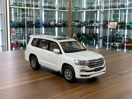 1/18 Diecast Toyota Land Cruiser 200 White KengFai Scale Model Car