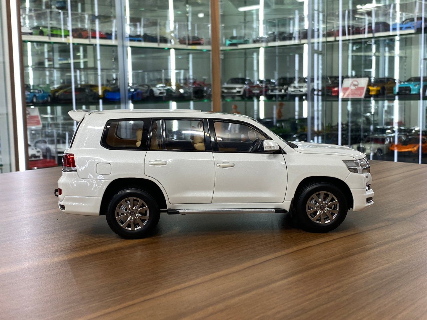 1/18 Diecast Toyota Land Cruiser 200 White KengFai Scale Model Car