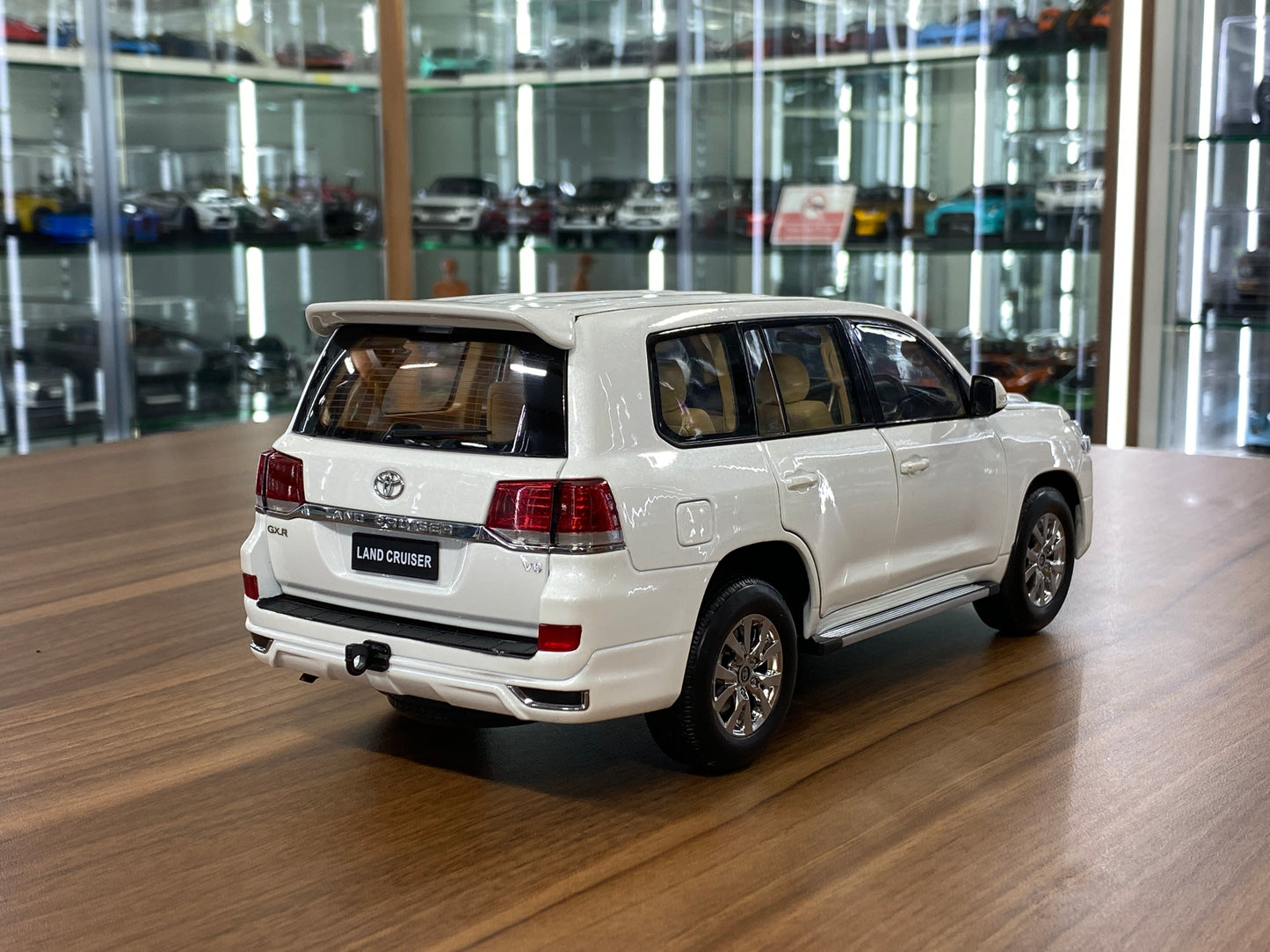 1/18 Diecast Toyota Land Cruiser 200 White KengFai Scale Model Car
