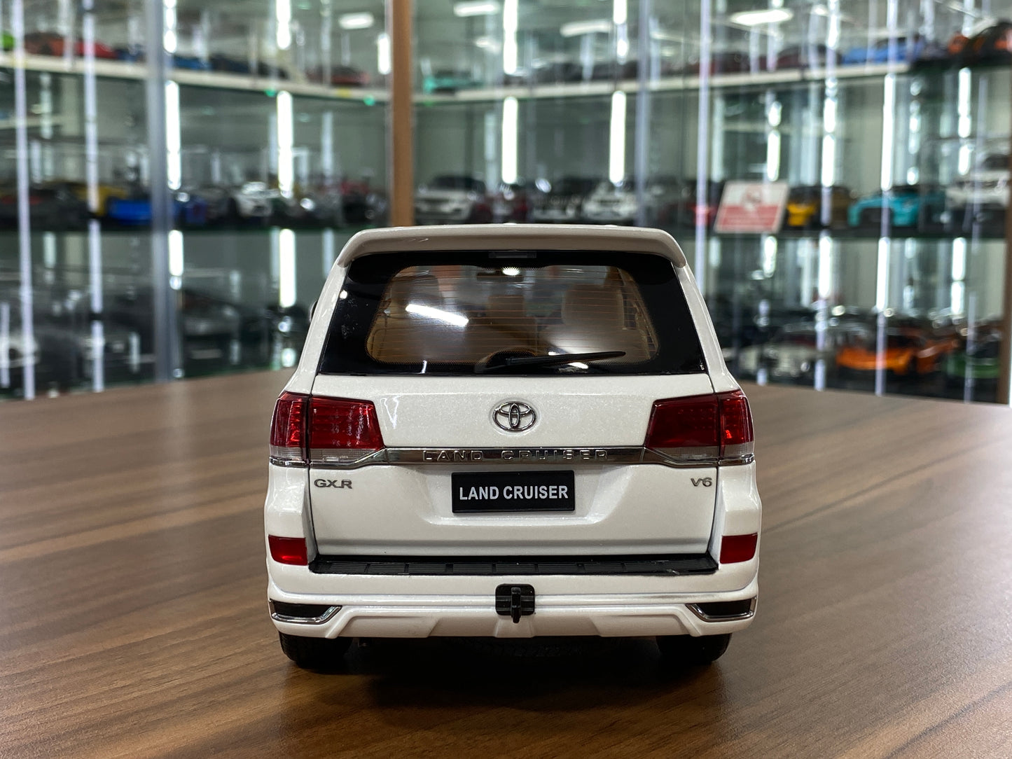 1/18 Diecast Toyota Land Cruiser 200 White KengFai Scale Model Car