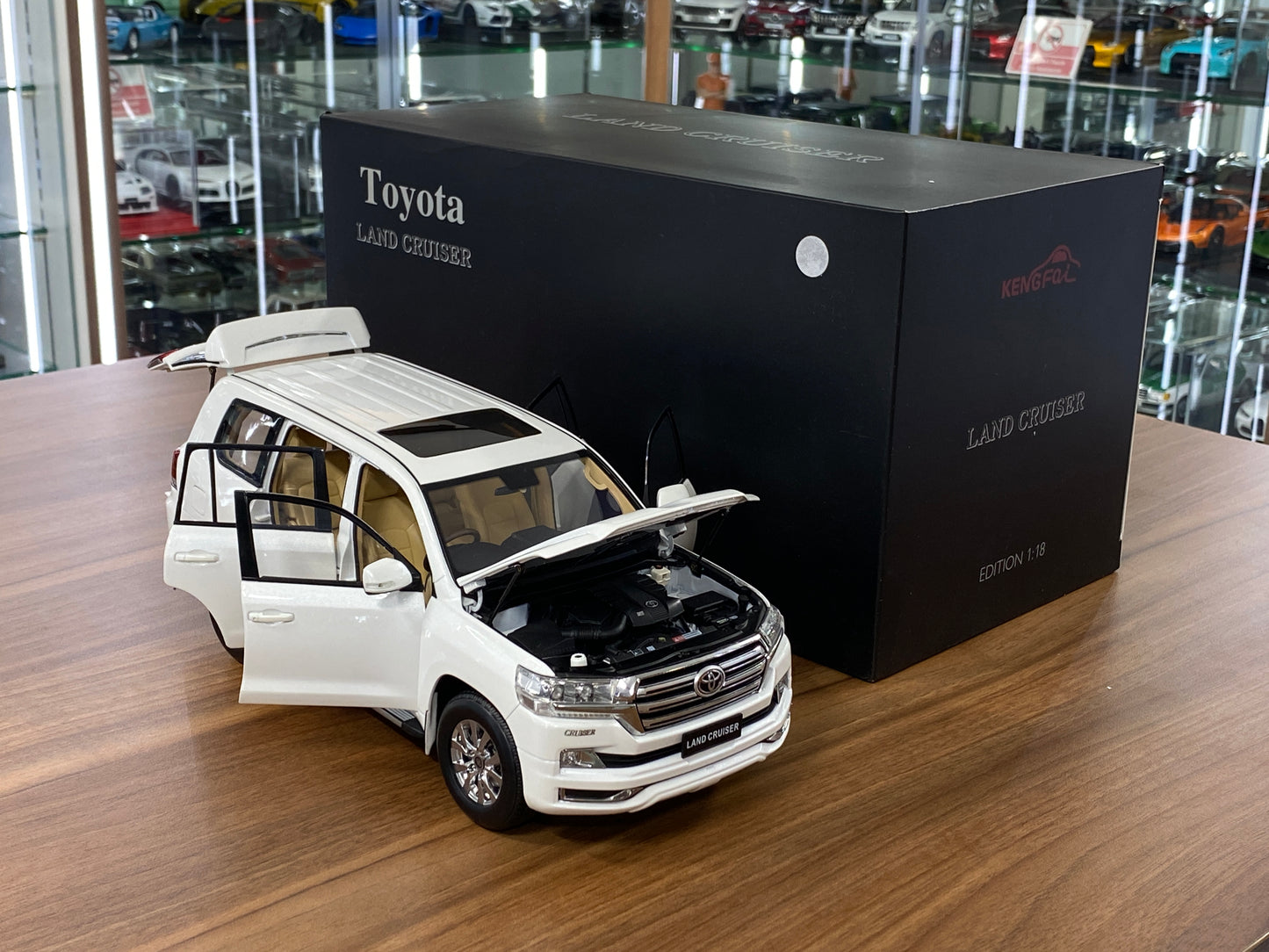1/18 Diecast Toyota Land Cruiser 200 White KengFai Scale Model Car