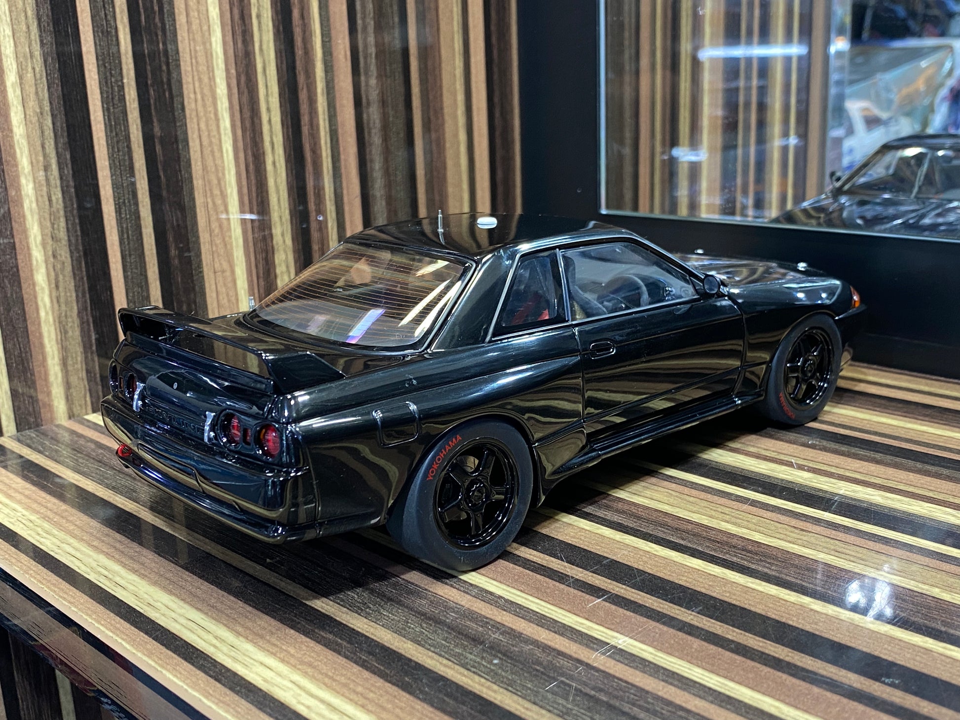 Autoart Nissan Skyline GT-R R32  - 1/18 Diecast Model, All Opening - Black