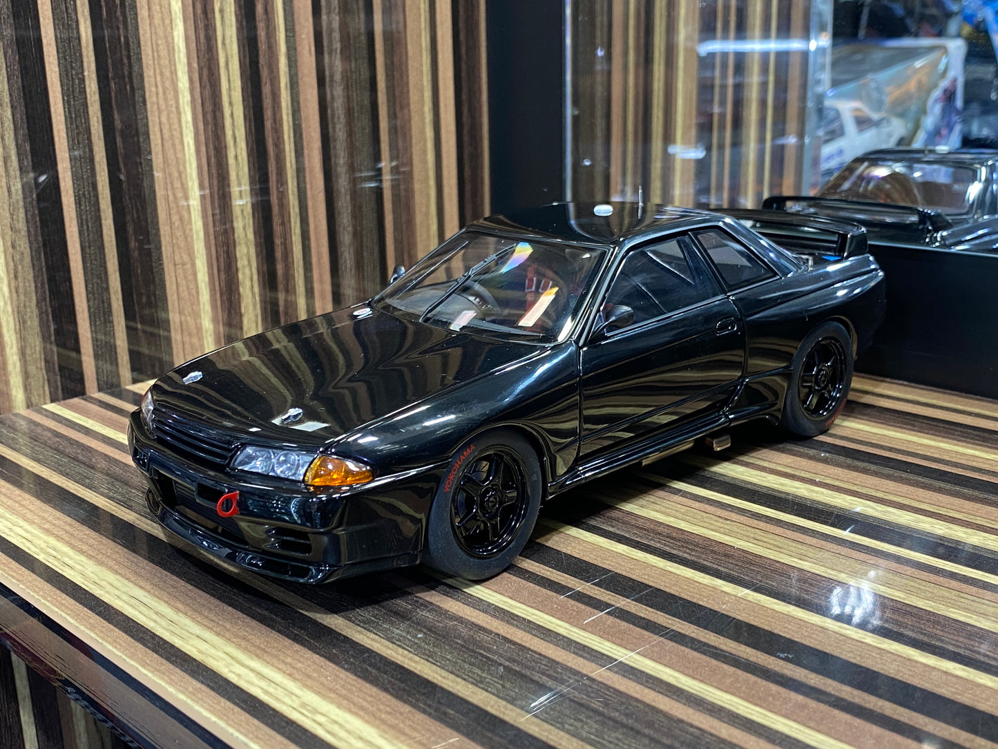 Autoart Nissan Skyline GT-R R32  - 1/18 Diecast Model, All Opening - Black