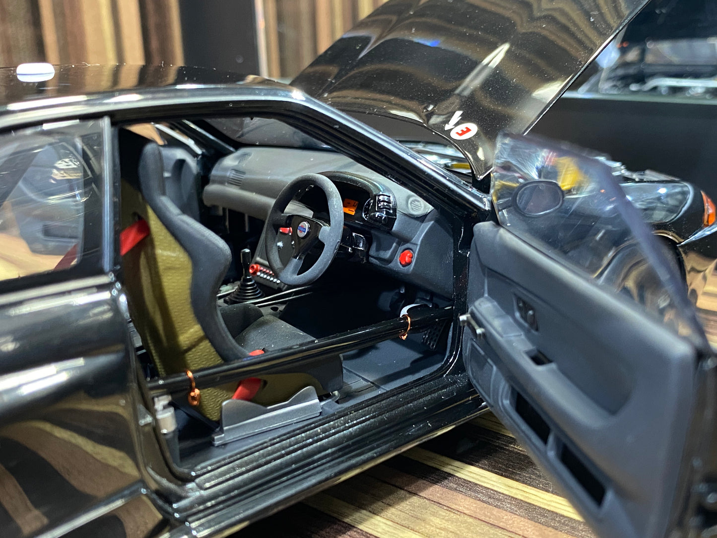 Autoart Nissan Skyline GT-R R32 - 1/18 Diecast Model, All Opening - Black