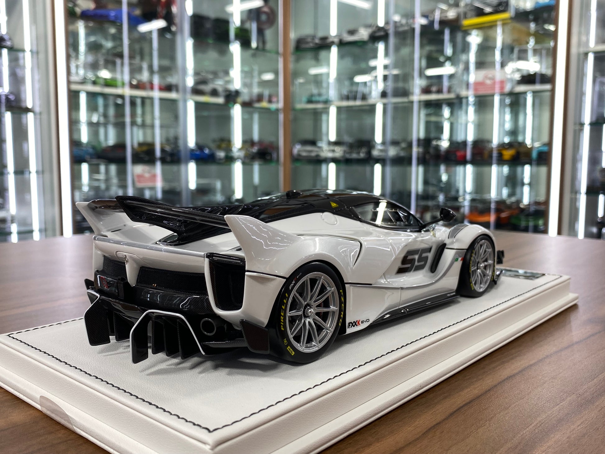 Limited edition 30 Ferrari FXXK EVO No.55 Pearl White 1/18 resin ProRaze
