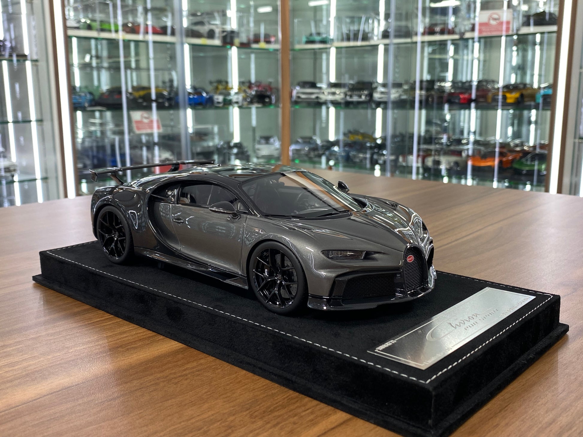1/18 HH models Bugatti Chiron Pur Sport –  Metallic Dark Grey – Limited  30pcs