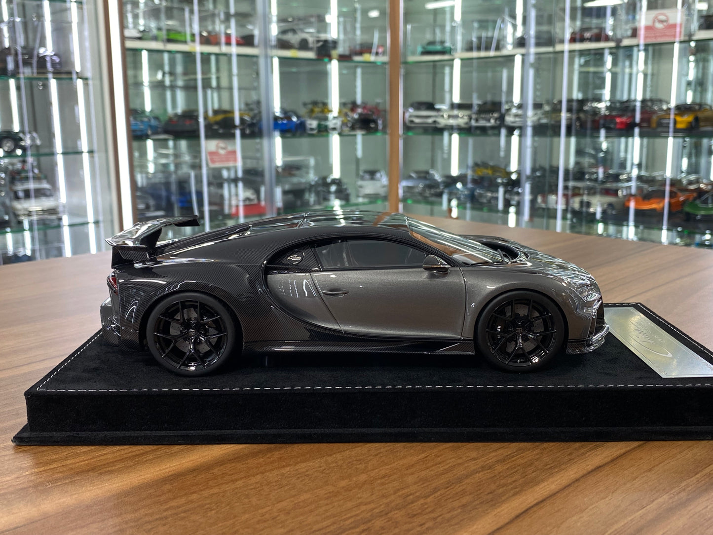 1/18 HH models Bugatti Chiron Pur Sport –  Metallic Dark Grey – Limited  30pcs