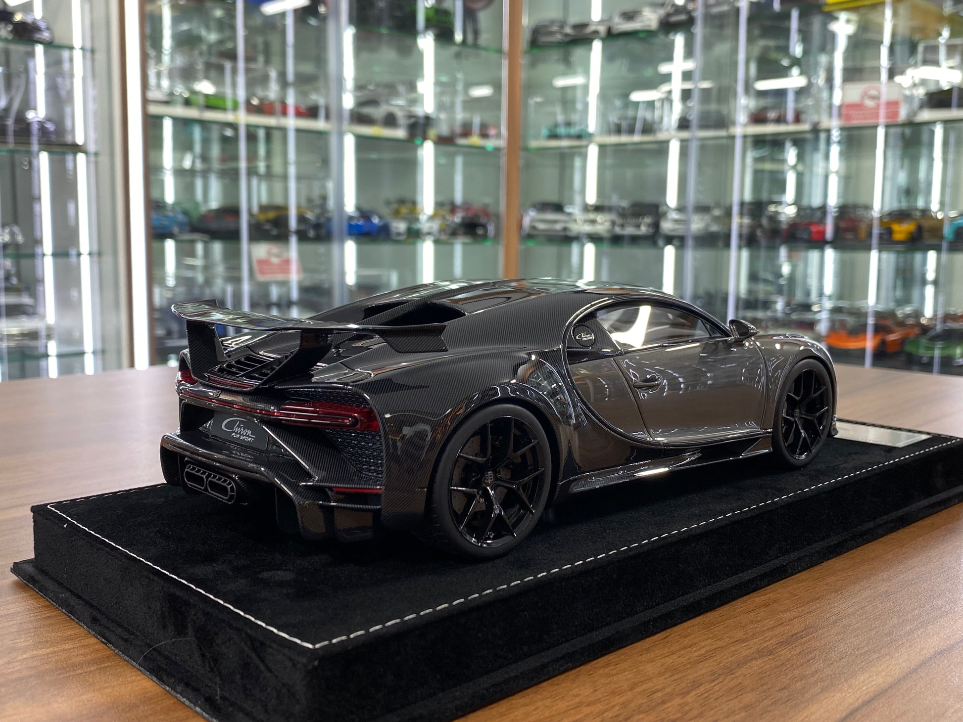1/18 HH models Bugatti Chiron Pur Sport –  Metallic Dark Grey – Limited  30pcs