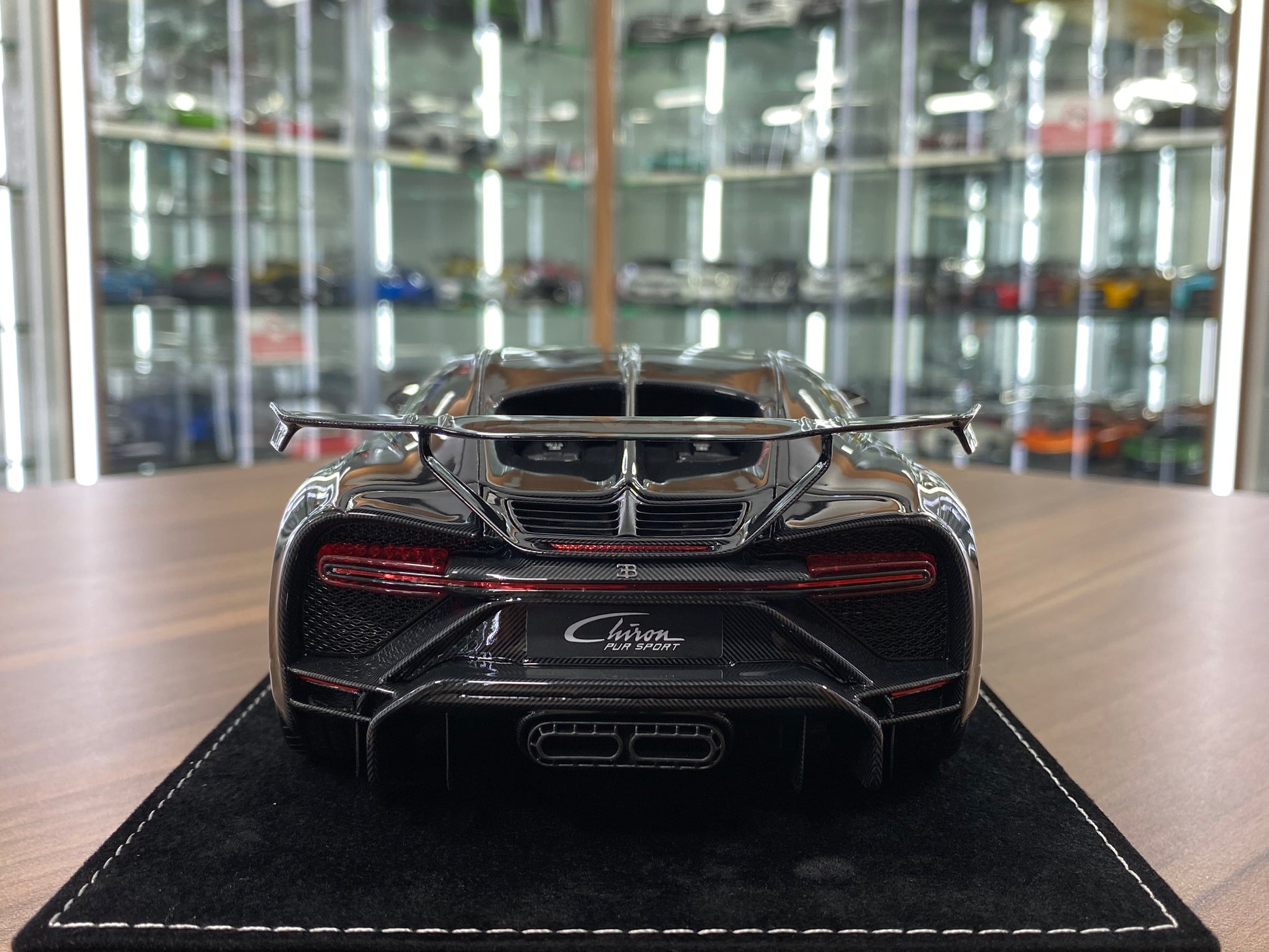 1/18 HH models Bugatti Chiron Pur Sport –  Metallic Dark Grey – Limited  30pcs