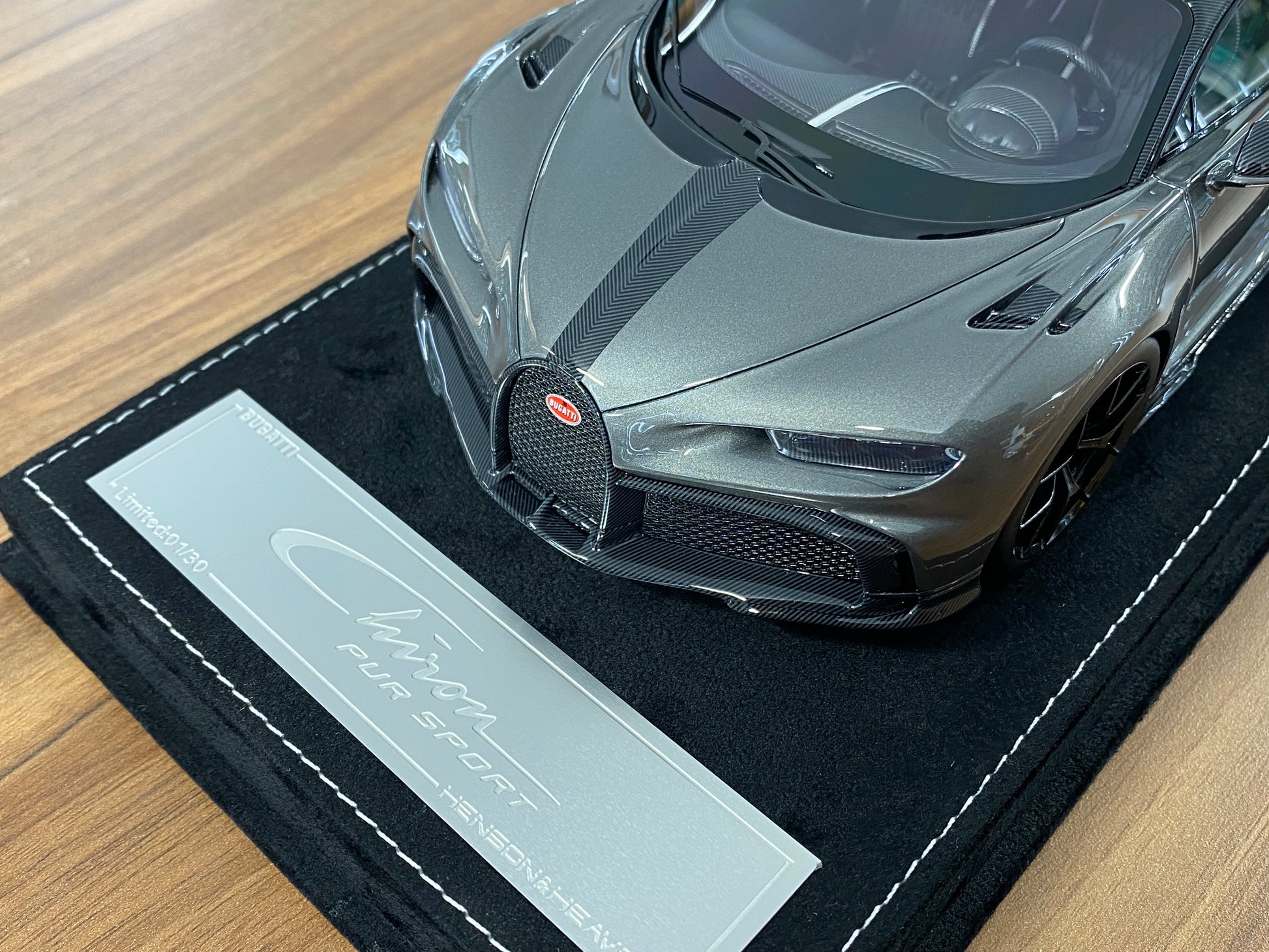 1/18 HH models Bugatti Chiron Pur Sport –  Metallic Dark Grey – Limited  30pcs