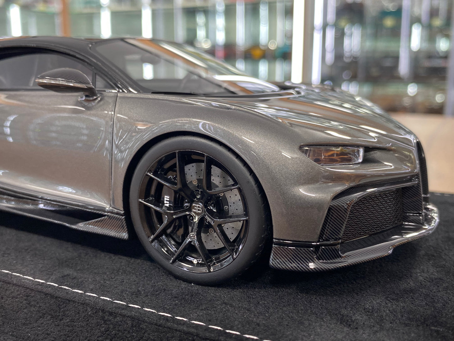 1/18 HH models Bugatti Chiron Pur Sport –  Metallic Dark Grey – Limited  30pcs