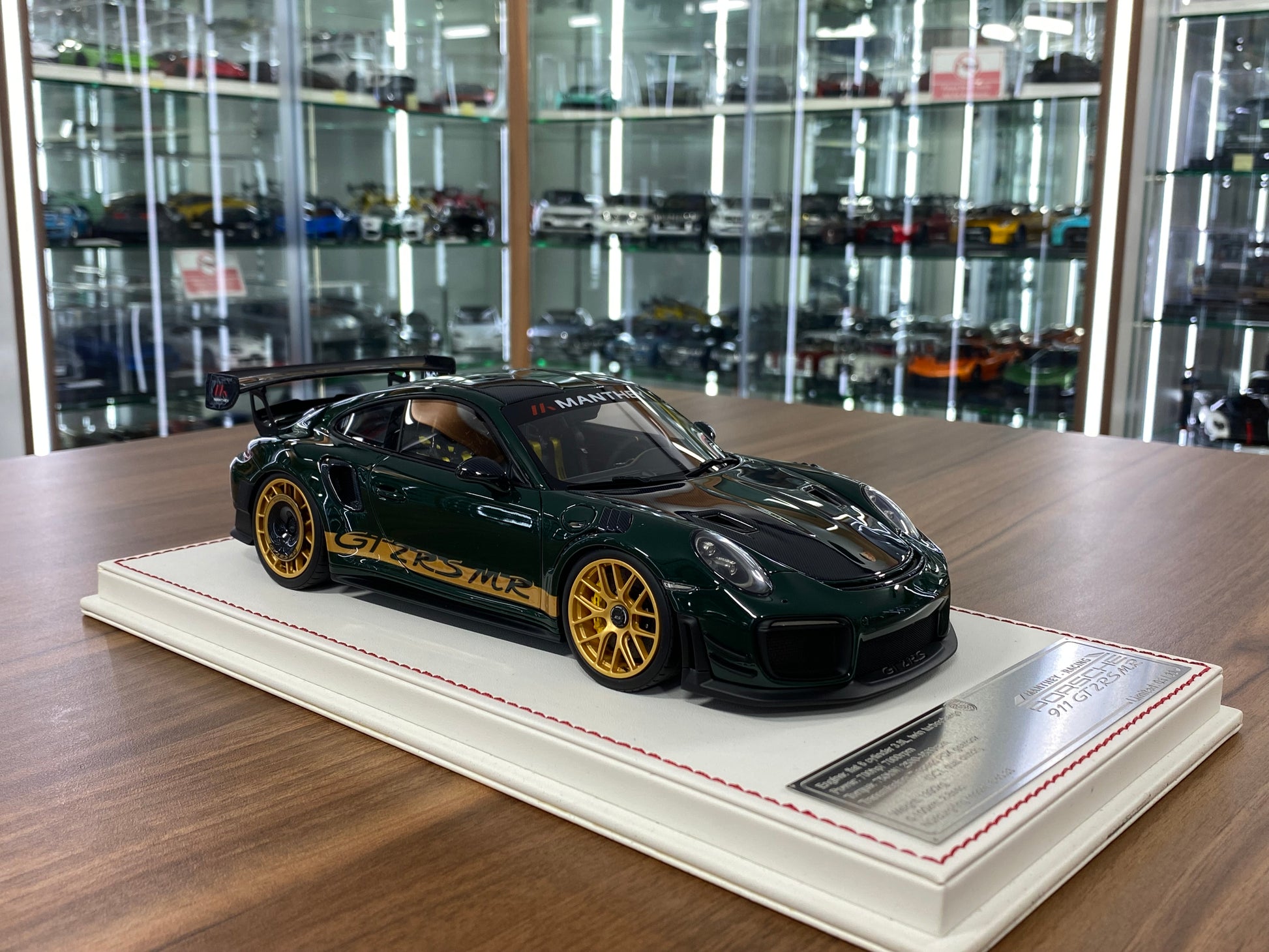 1/18 Davis & Giovanni Porsche 911 GT2 RS MR British Green | Resin | Limited 22 pcs
