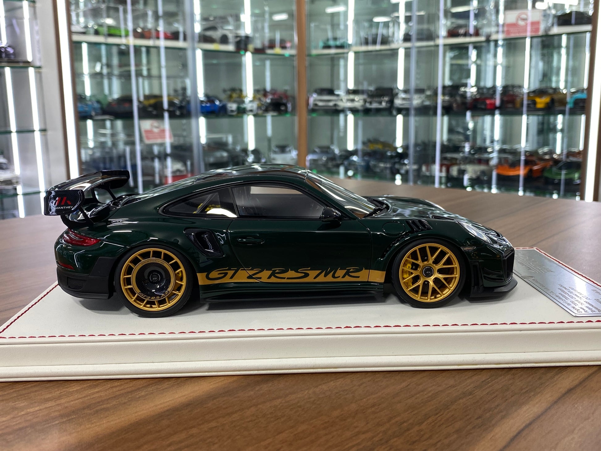 1/18 Davis & Giovanni Porsche 911 GT2 RS MR British Green | Resin | Limited 22 pcs