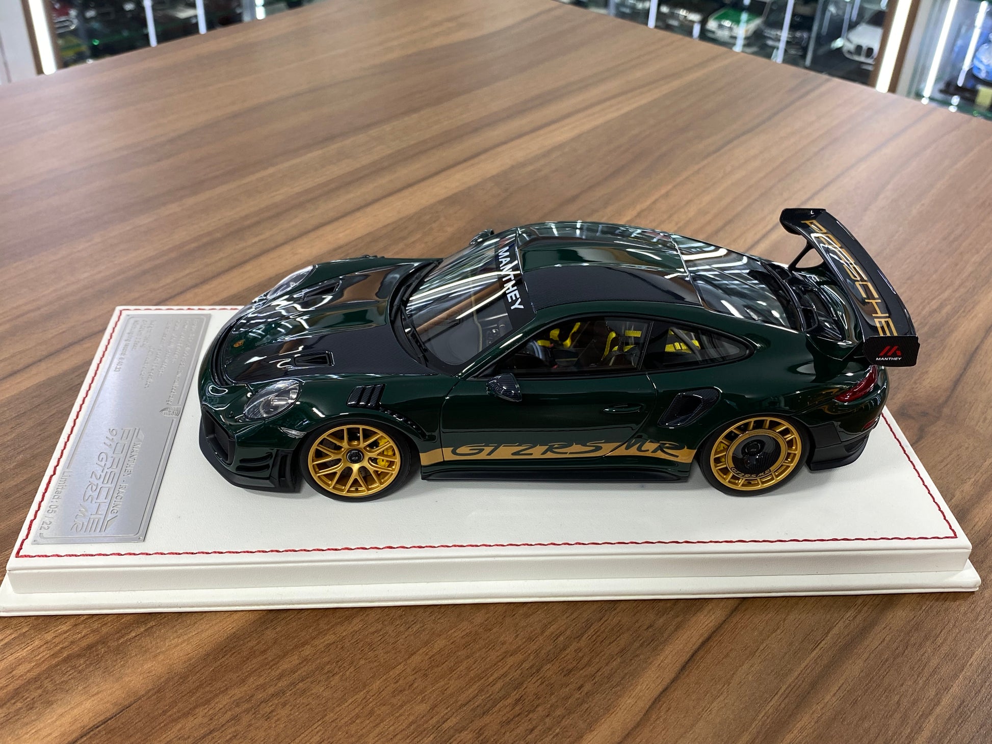 1/18 Davis & Giovanni Porsche 911 GT2 RS MR British Green | Resin | Limited 22 pcs