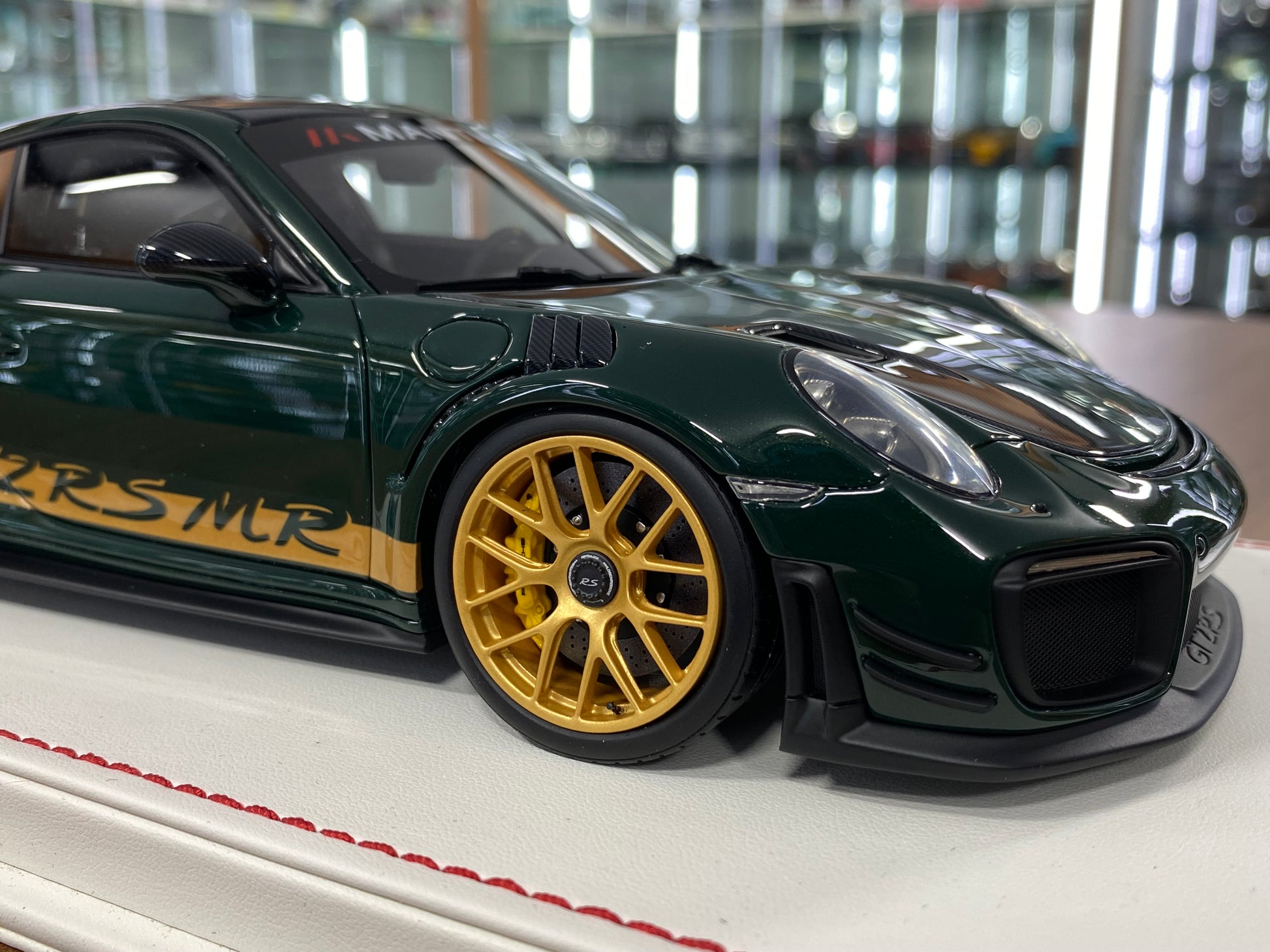 1/18 Davis & Giovanni Porsche 911 GT2 RS MR British Green | Resin | Limited 22 pcs