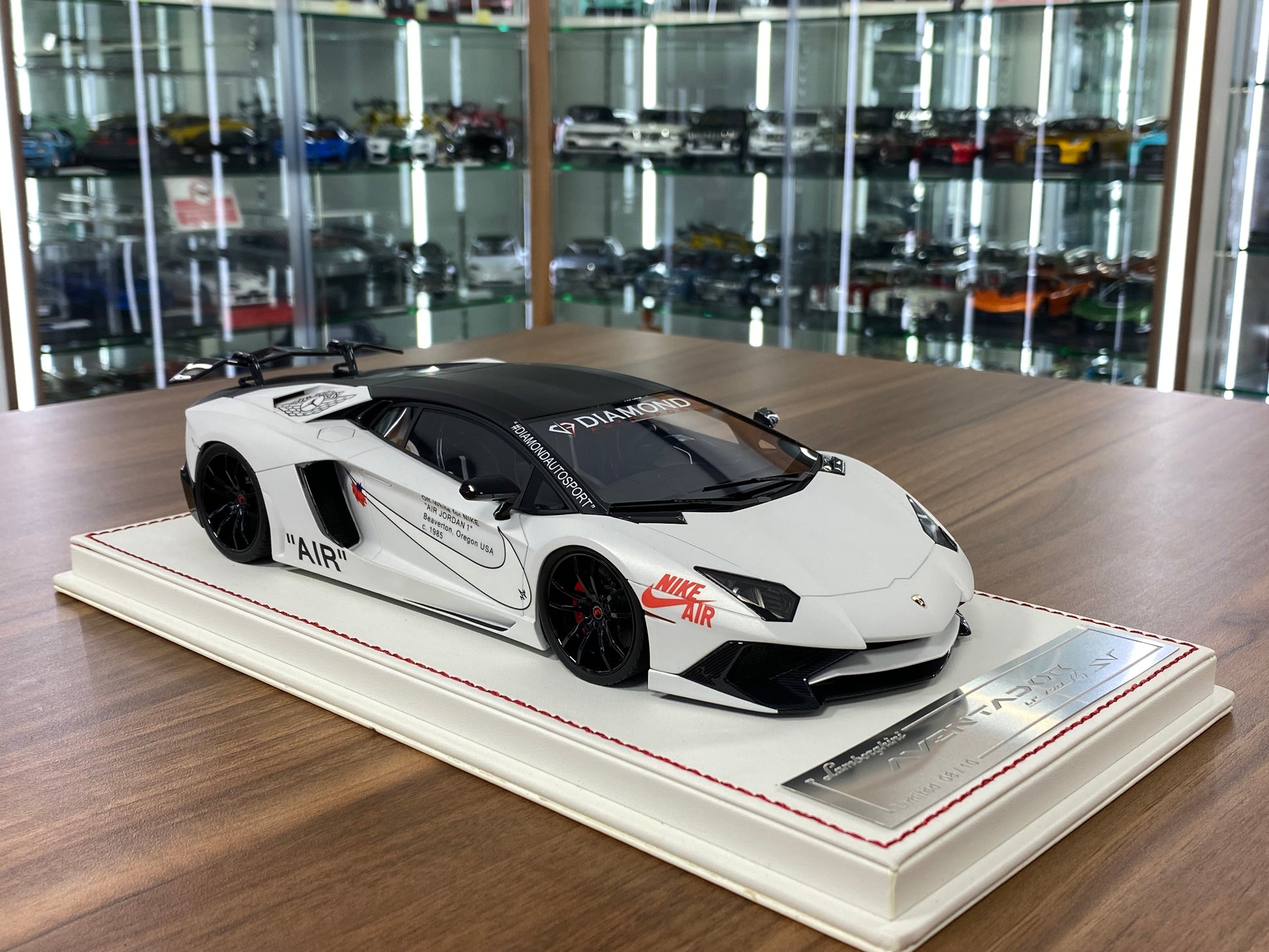 1/18 Resin Lamborghini Aventador LP 750-4 SV | Matt Pearl White Davis & Giovanni | Limited 10 pcs