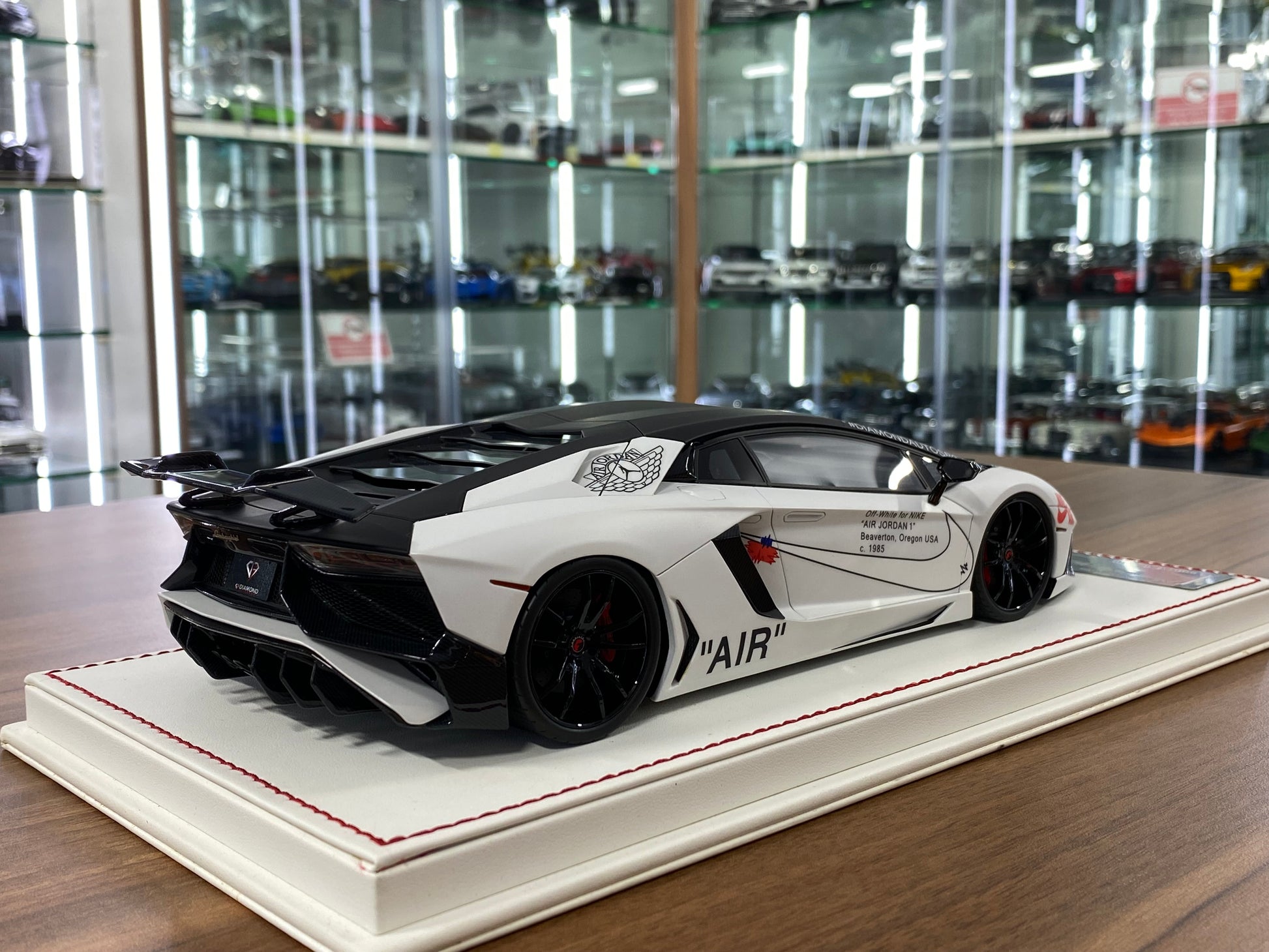 1/18 Resin Lamborghini Aventador LP 750-4 SV | Matt Pearl White Davis & Giovanni | Limited 10 pcs