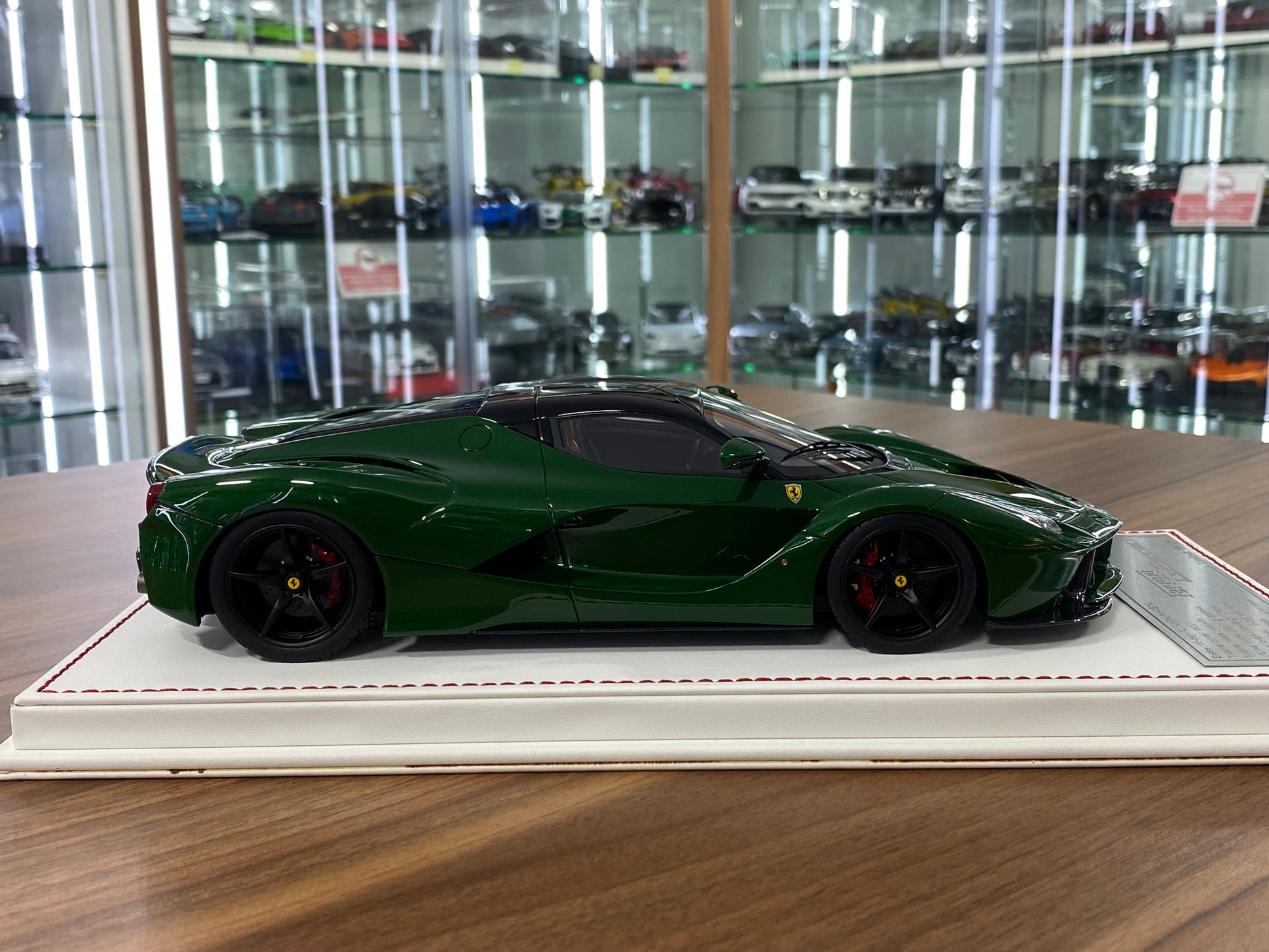 1/18 Ferrari LaFerrari by Davis & Giovanni  Metallic green, black roof