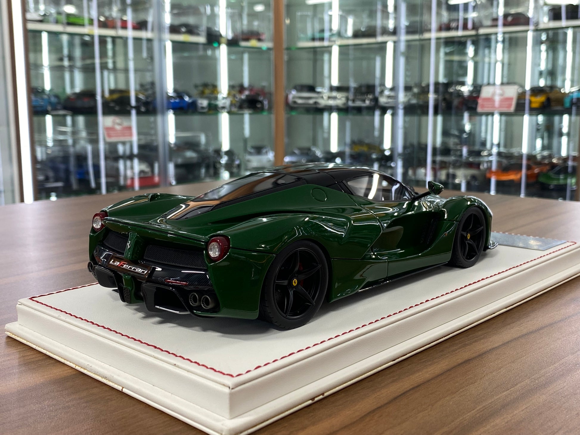 1/18 Ferrari LaFerrari by Davis & Giovanni  Metallic green, black roof